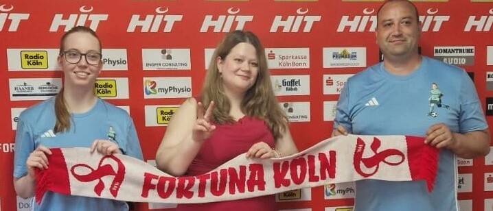 Auf dem Bild von links nach rechts: CJ Schäfers, Zeichnerin Jessica Kikisch und Dennis Beitzel.