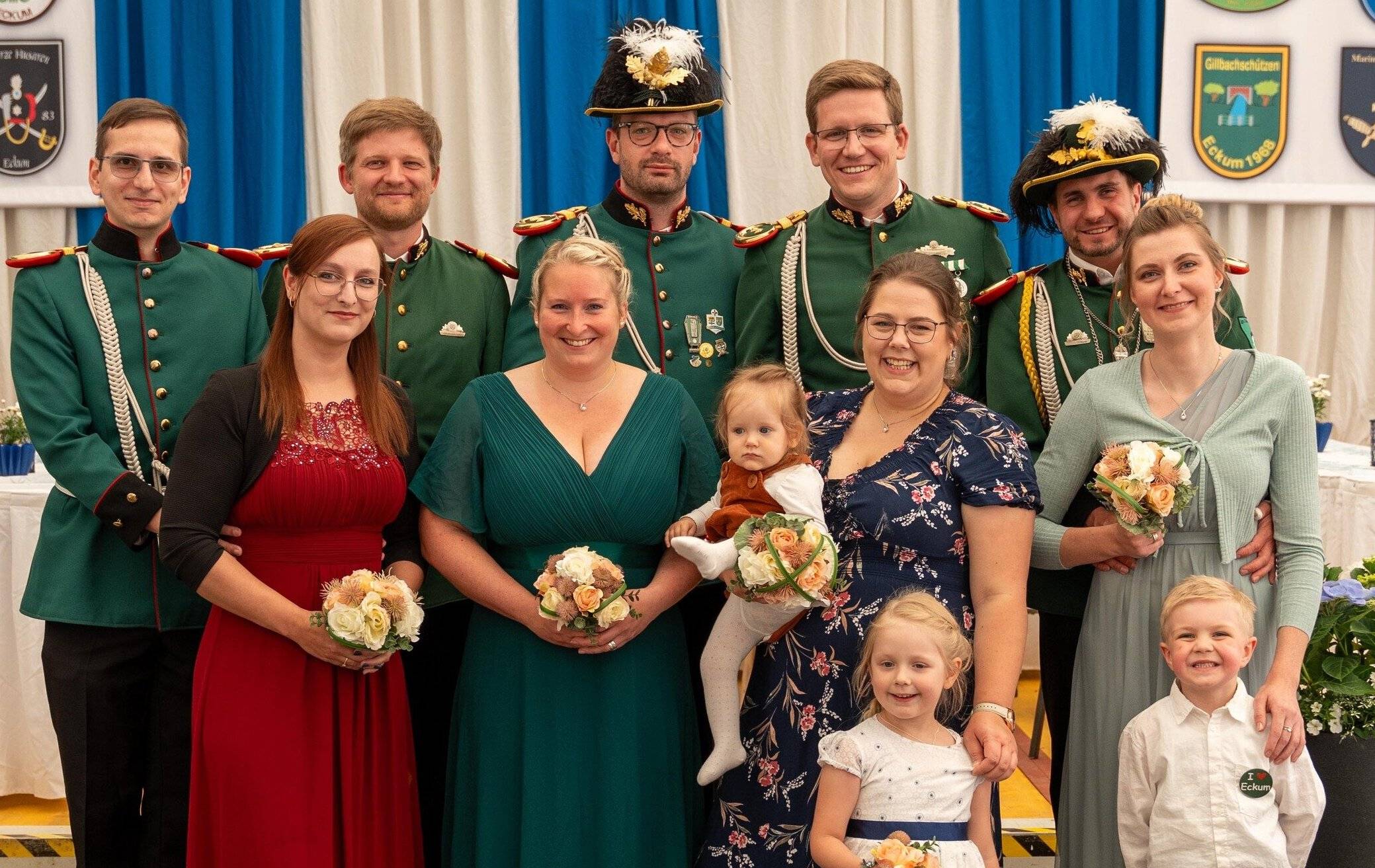 Markus und Marie Madeleine Vetten mit ihrem Wachzug, den „Eckumer Jonge“.