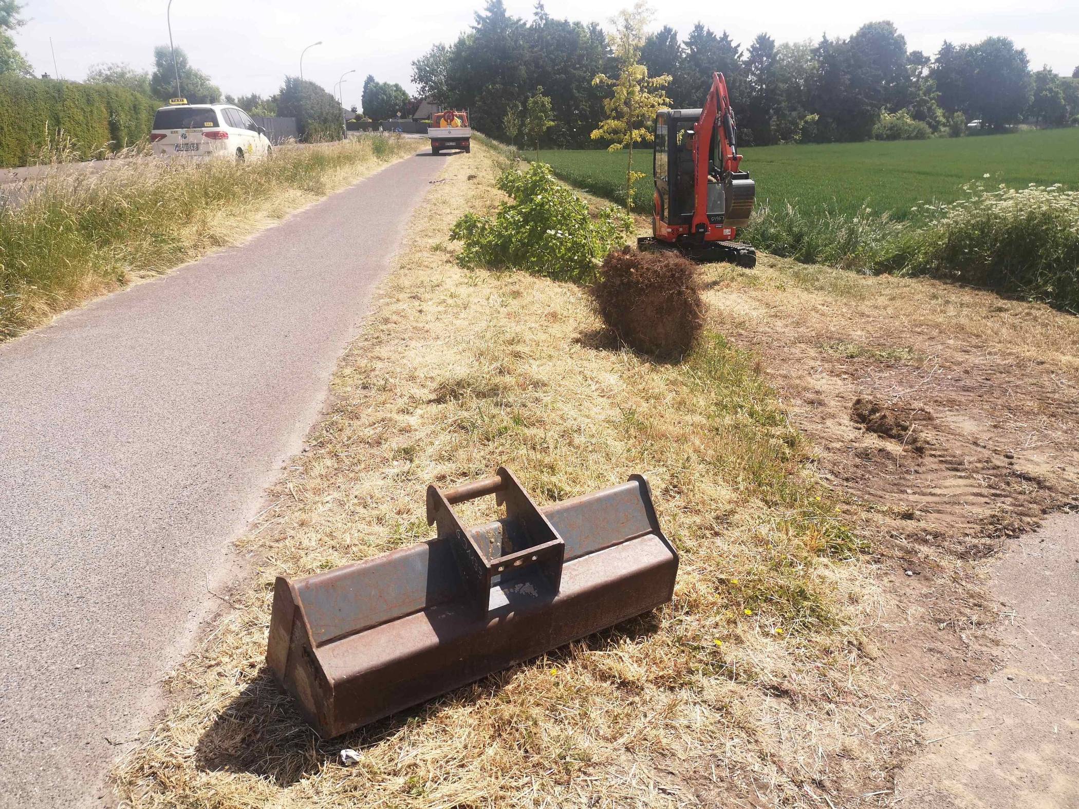 "St. Rochus"-Straße in Kaster: „Der Witz mit der Baumallee“