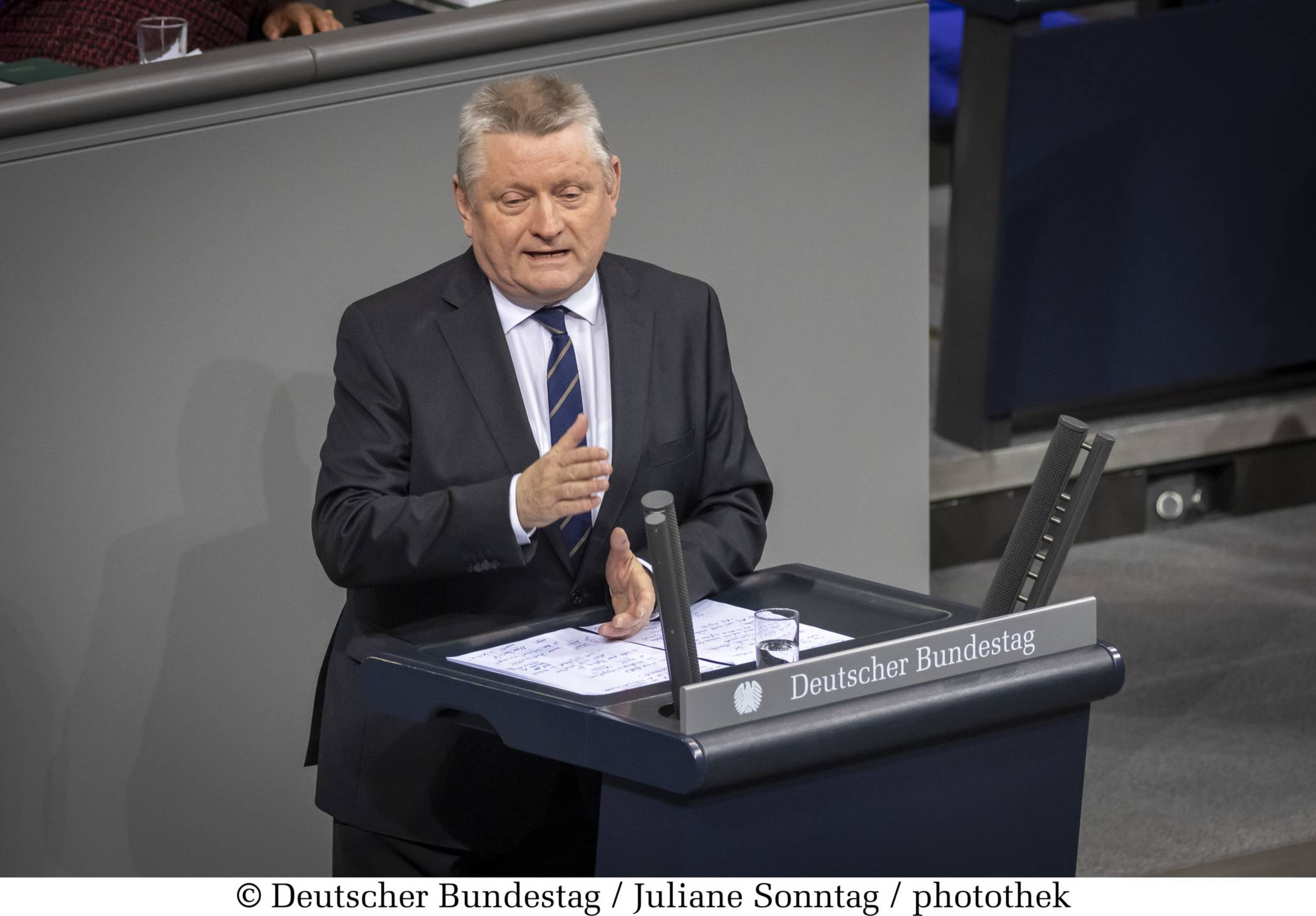 2024 trat er hier zum letzten Mal ans Mikrofon.  Fotos: Deutscher Bundestag / Presse-Service Steponaitis sowie Deutscher Bundestag / Juliane Sonntag /photothek