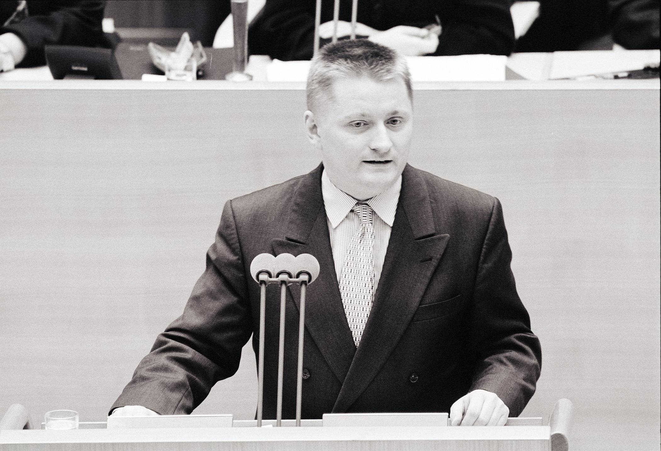 Hermann Gröhe im Wandel der Zeiten: 1994 hielt er seine erste Rede im Bundestag,