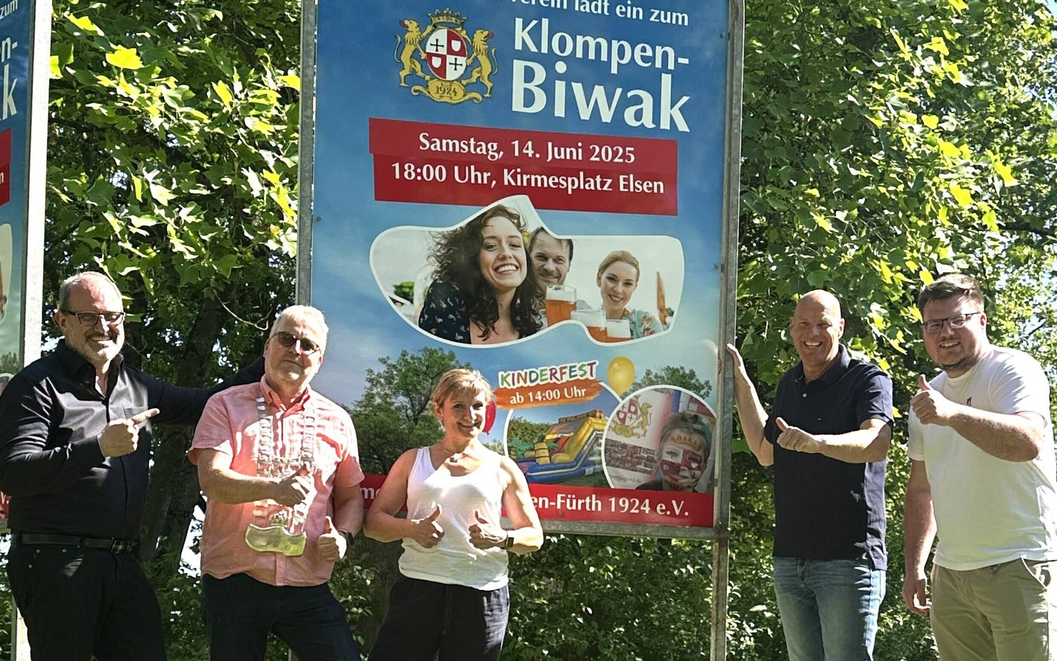 Von links: Gregor Diekers (Präsident der Kirmesgesellschaft),  Stefan und Silke Hermanns (Königspaar), Guido Fußangel (Vorsitzender  des Fördervereins) sowie  Jakob Krupnik (Zwieter Geschäftsführer der Kirmesgesellschaft).