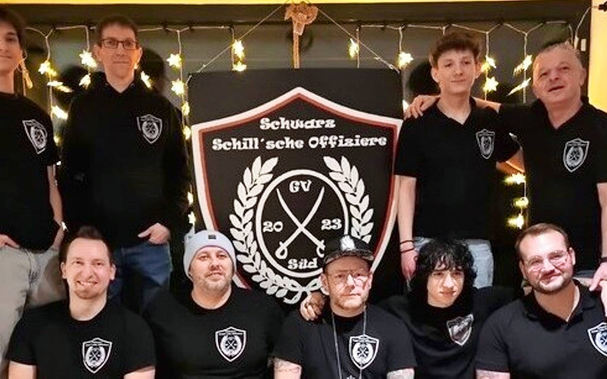  Der Kronprinzenzug „Schwarz Schill`sche Offiziere“ aus der Grevenbroicher Südstadt. 