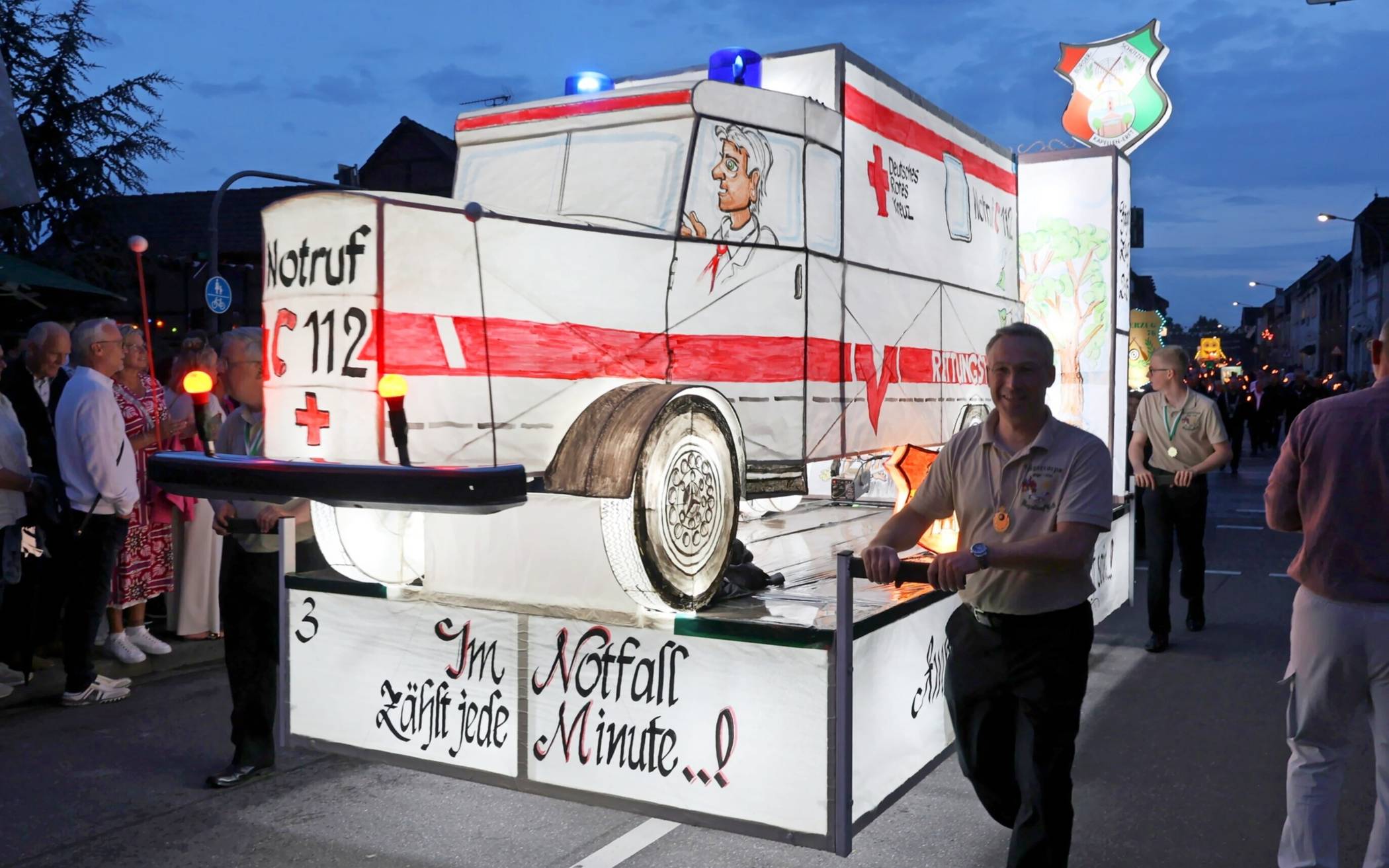 Die Zukunft des Grevenbroicher Krankenhauses und die wegfallende Notfall-Ambulanz machen den Bürgern Sorgen. Auch im wirklich hervorragenden Kapellener Fackelzug wurde sie am vergangenen Wochenende thematisiert. 