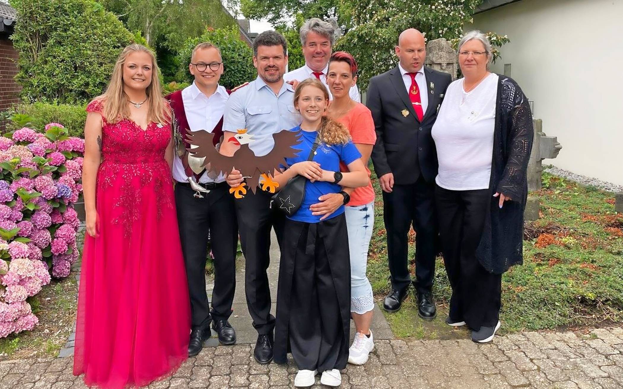  Königspaar Sabrina und Florian Plück, Kronprinzenpaar Michael und Sabrina Geller mit Tochter Jana, Vize-Brudermeister Stefan Schmitz, Brudermeister Markus Geller mit seiner Gattin Anke. 