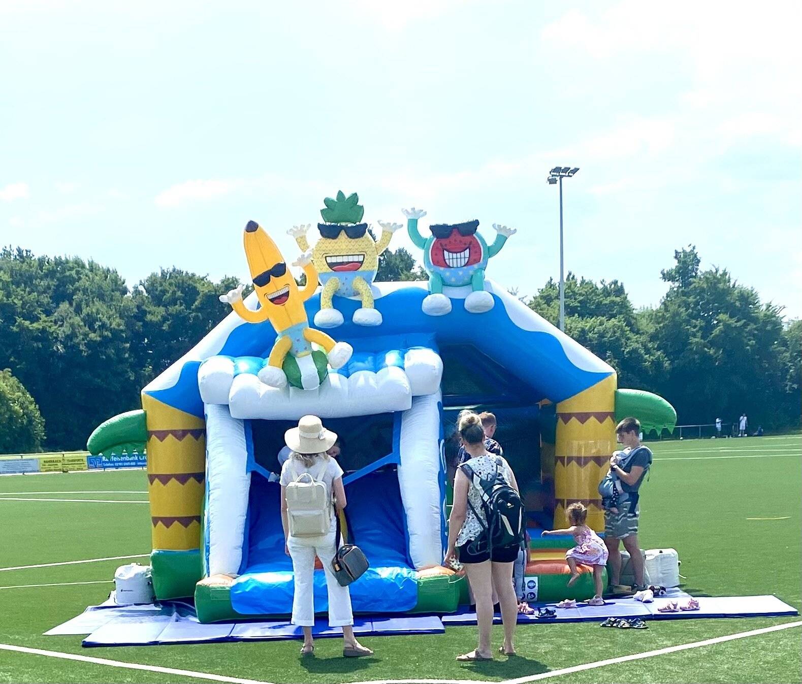  Die Hitze am Tag des „Family Fun Day“ konnte den Spaß bei Klein und Groß nicht trüben. 