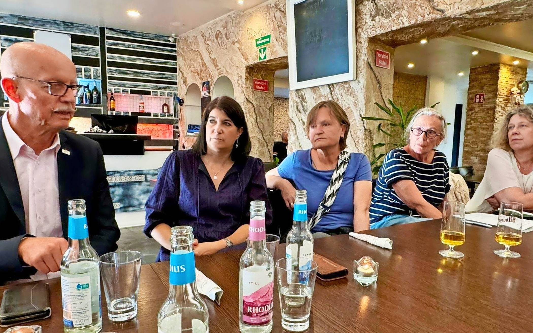 Beim Juni-Stammtisch der Frauen Union Jüchen war Bürgermeister Harald Zillikens zu Gast.   