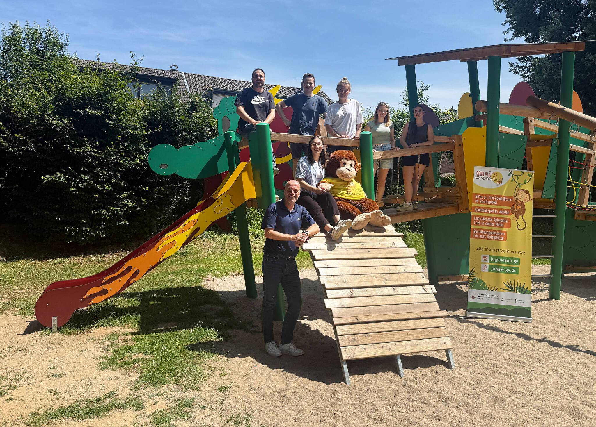  Von links: Christian Abels, Bürgermeister Klaus Krützen, Jonas Clever, Johanna Giesa, Katherin  Hojka, Lena Saveski, Ronja Harmann (jeweils Team Kinder- und Jugendförderung). 
