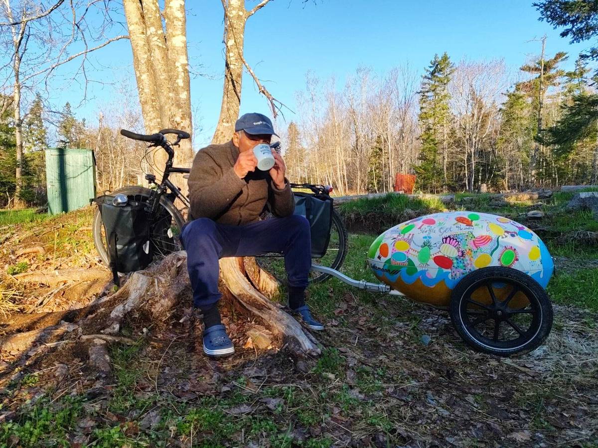 „German activist cycles through Canada to promote water protection“