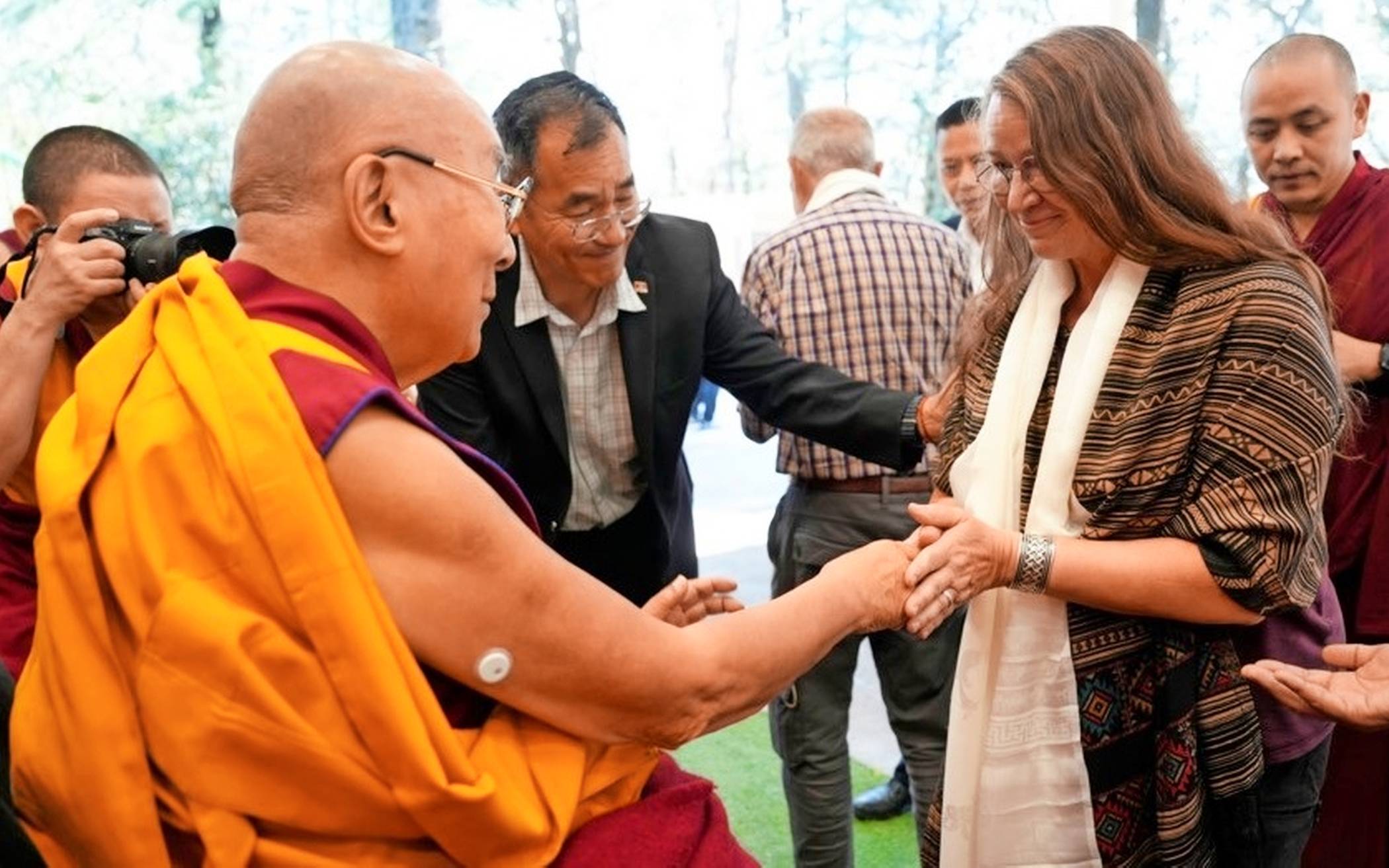 Clemens Schelhaas:: Vom Dalai Lama in die Arme genommen