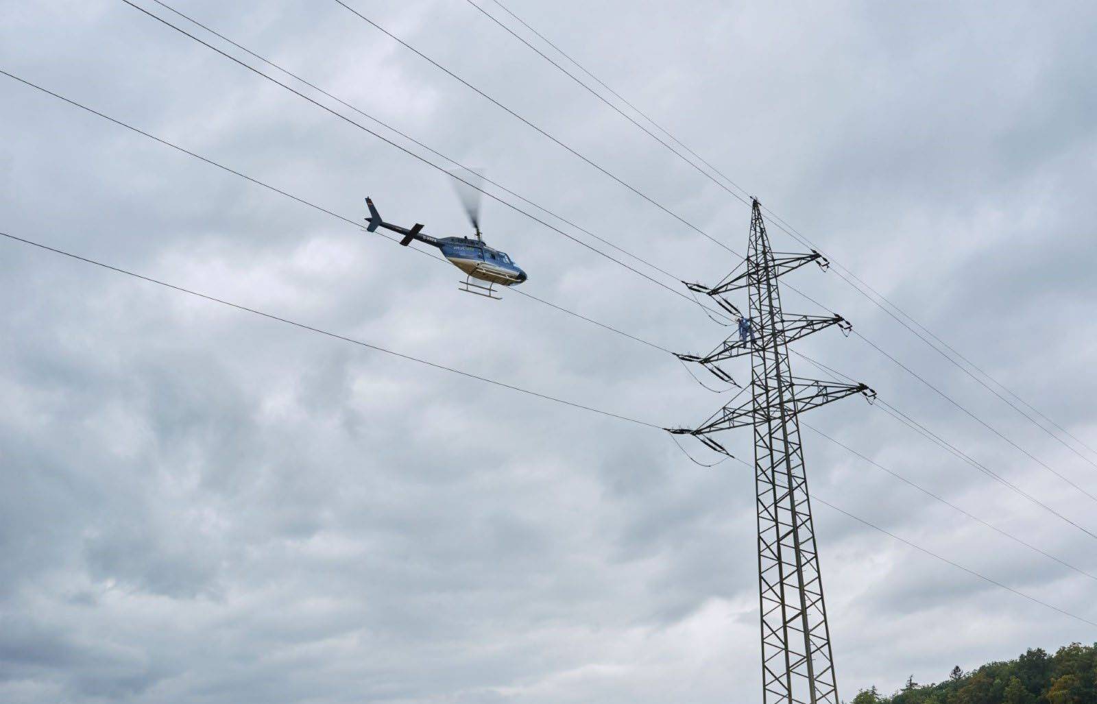 Der Verteilnetzbetreiber "Westnetz" führt ab sofort Kontrollflüge an den Freileitungen im Rhein-Kreis durch.