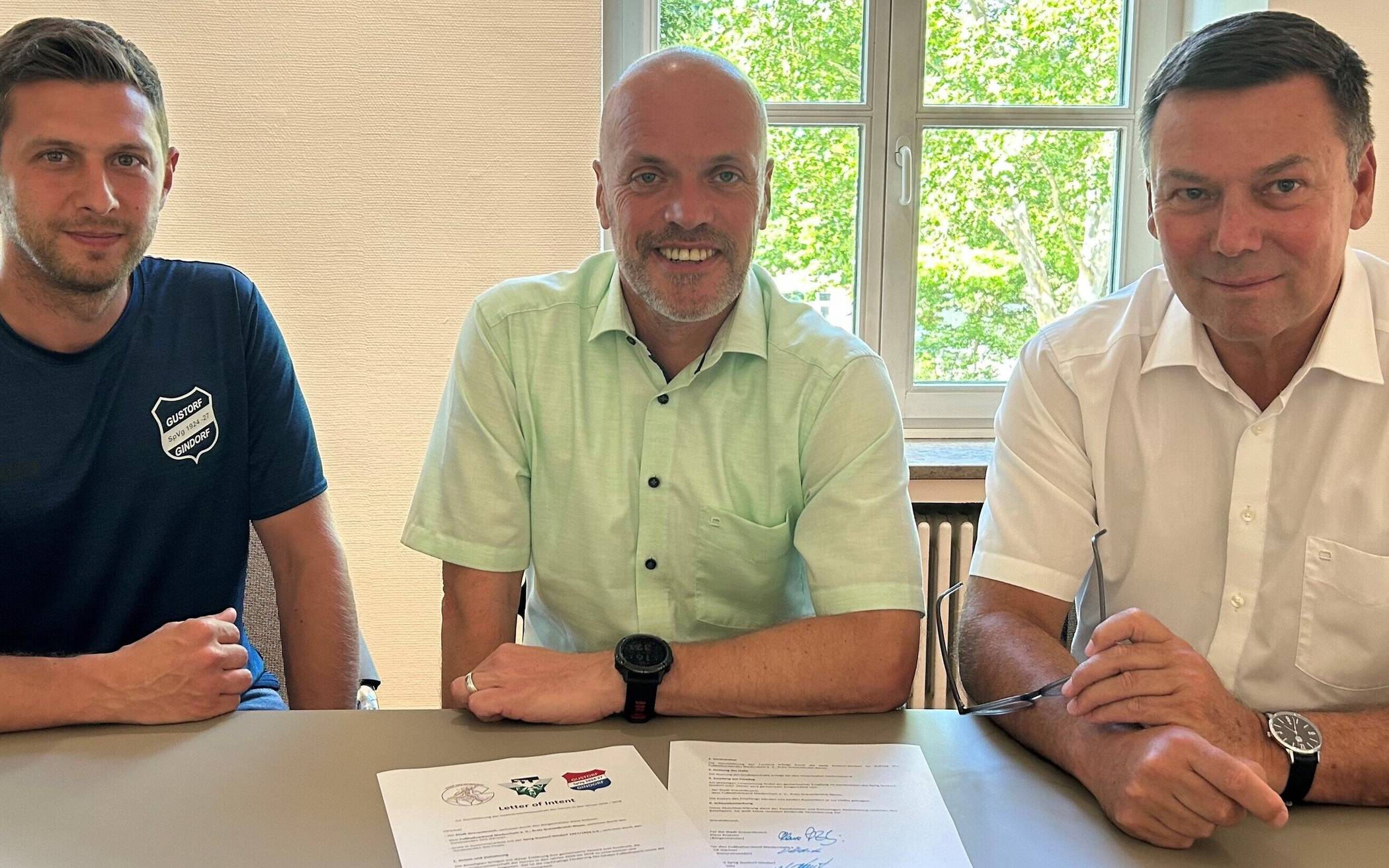 Von links: Nils Fienitz, Vorsitzender der