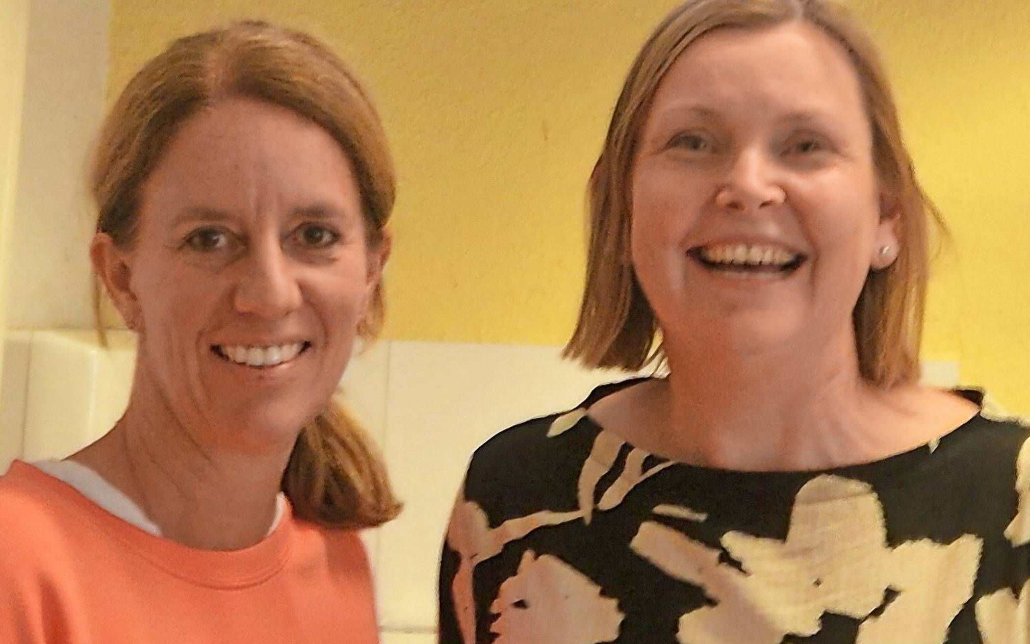  Lehrerin Anne Effertz links Maire OReilly rechts 