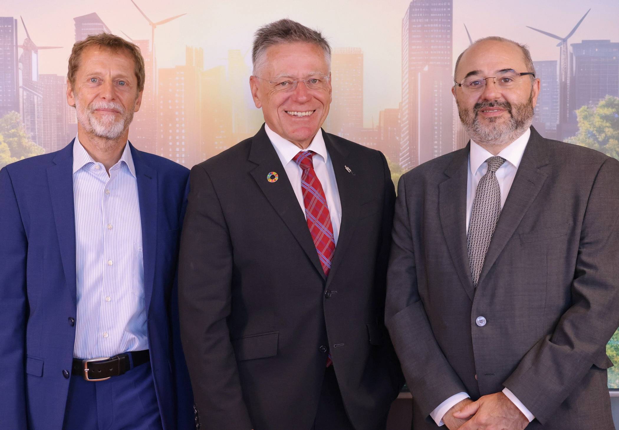 Nachhaltigkeit im Blick (von links): Jörg Linke (Gesellschaft für internationale Zusammenarbeit), Landrat Hans-Jürgen Petrauschke und James Grabert (Direktor Klimaschutz des Klimasekretariats der Vereinten Nationen).