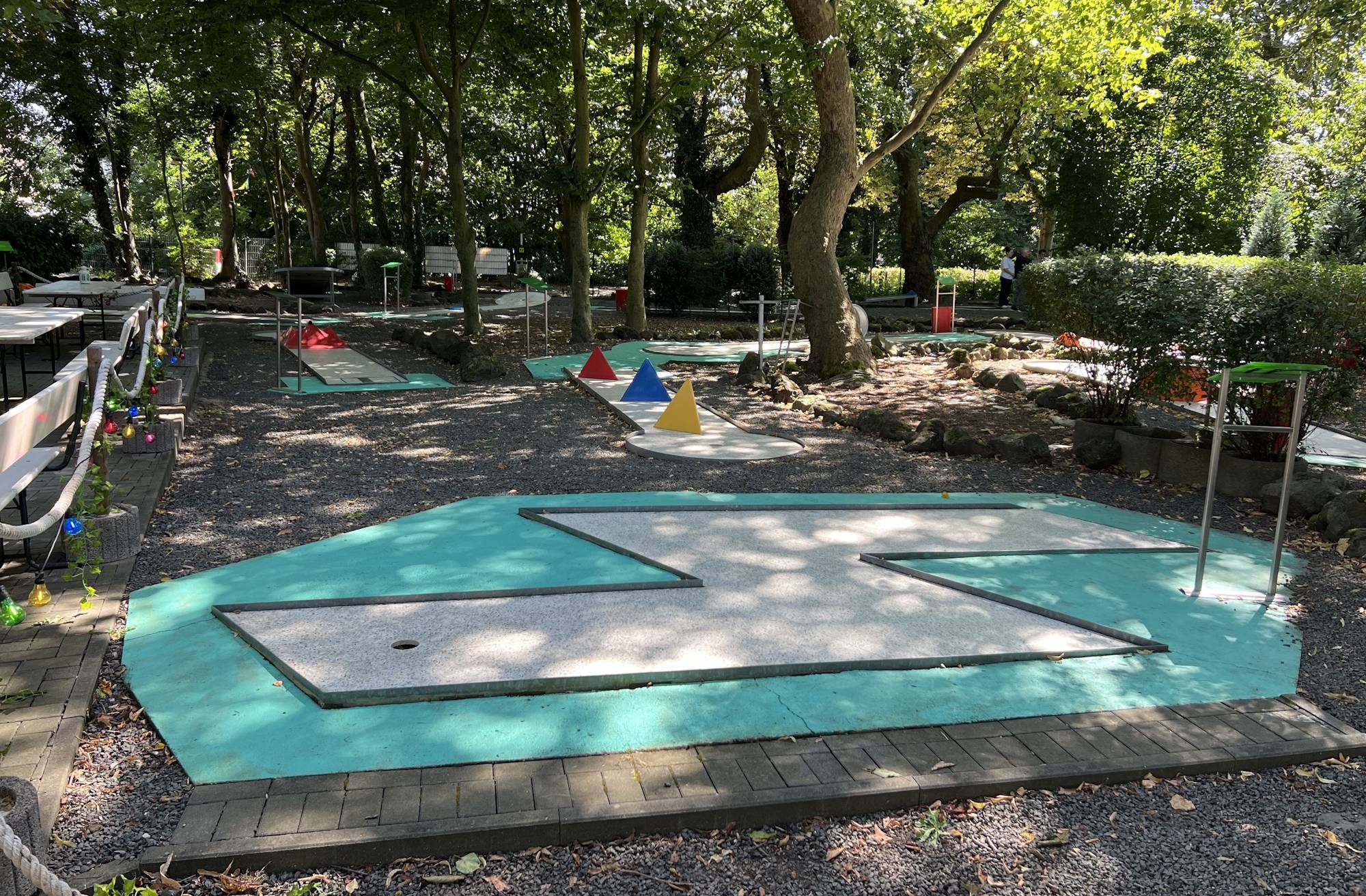 Der Minigolfplatz am Bedburger Freibad ist