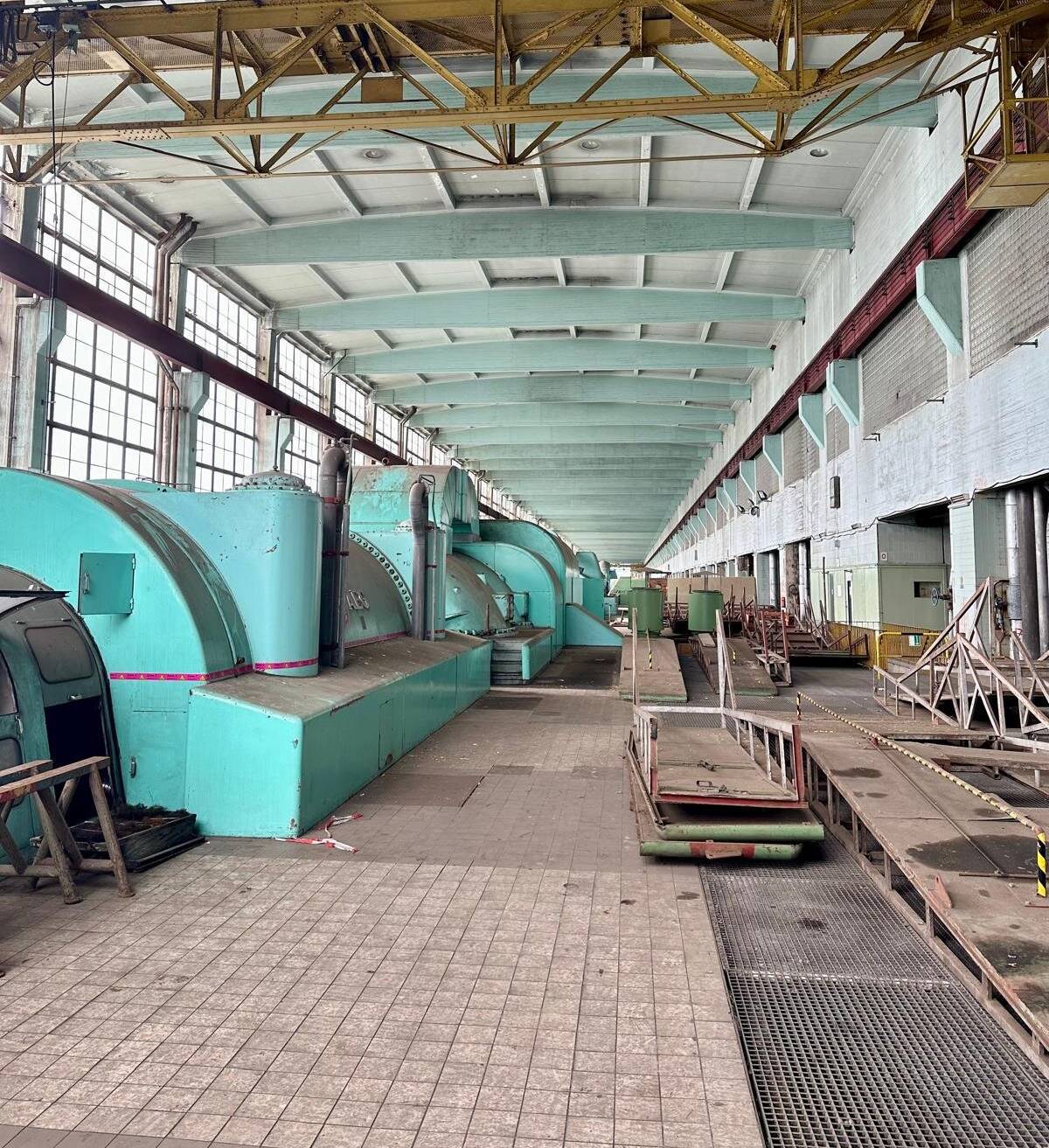  Die alte Maschinenhalle im Frimmersdorfer Kraftwerk soll neues Leben bekommen. Der Regionalplan machte es möglich.  Foto: Thiel  