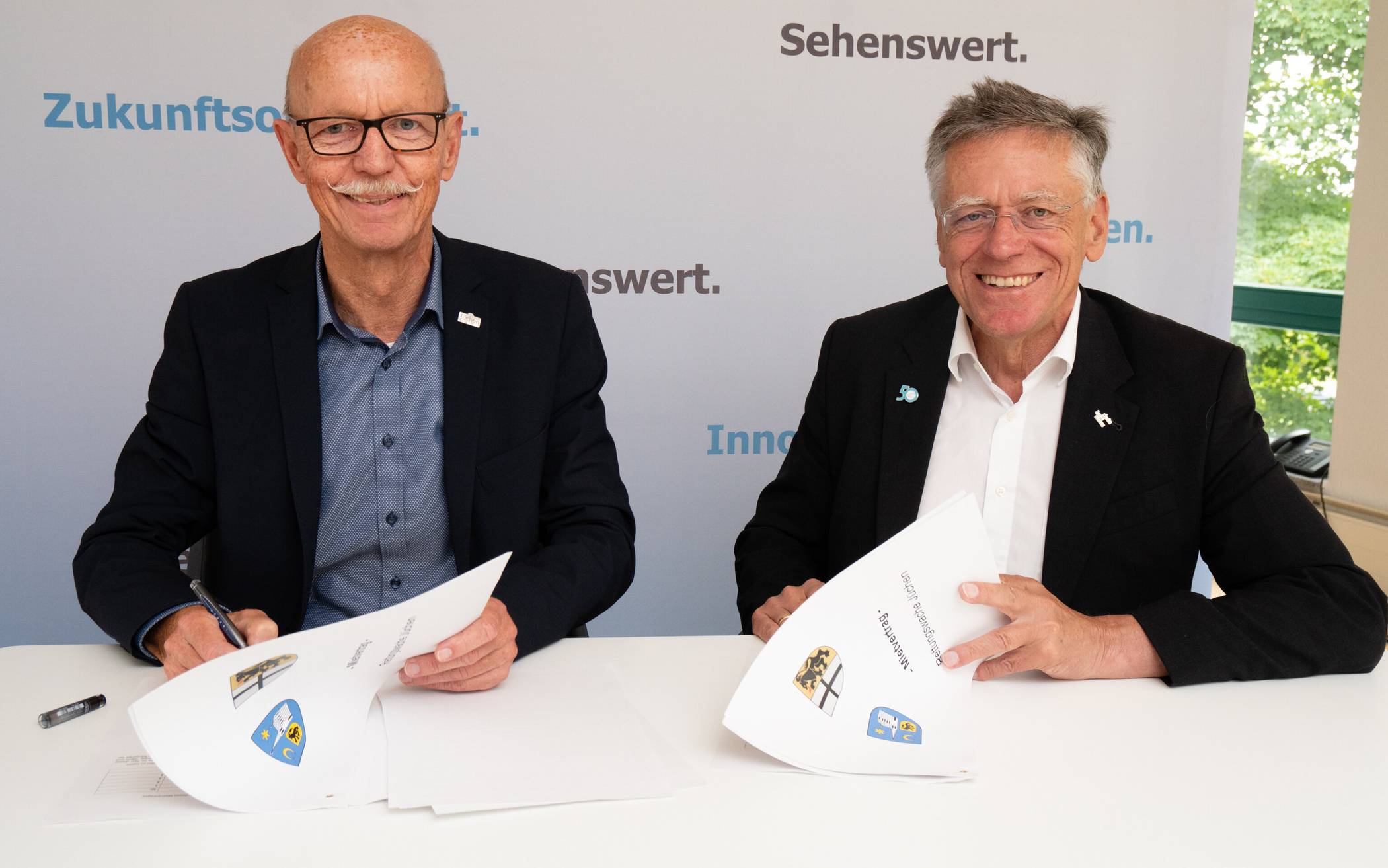 Bürgermeister Harald Zillikens (l.) und Landrat