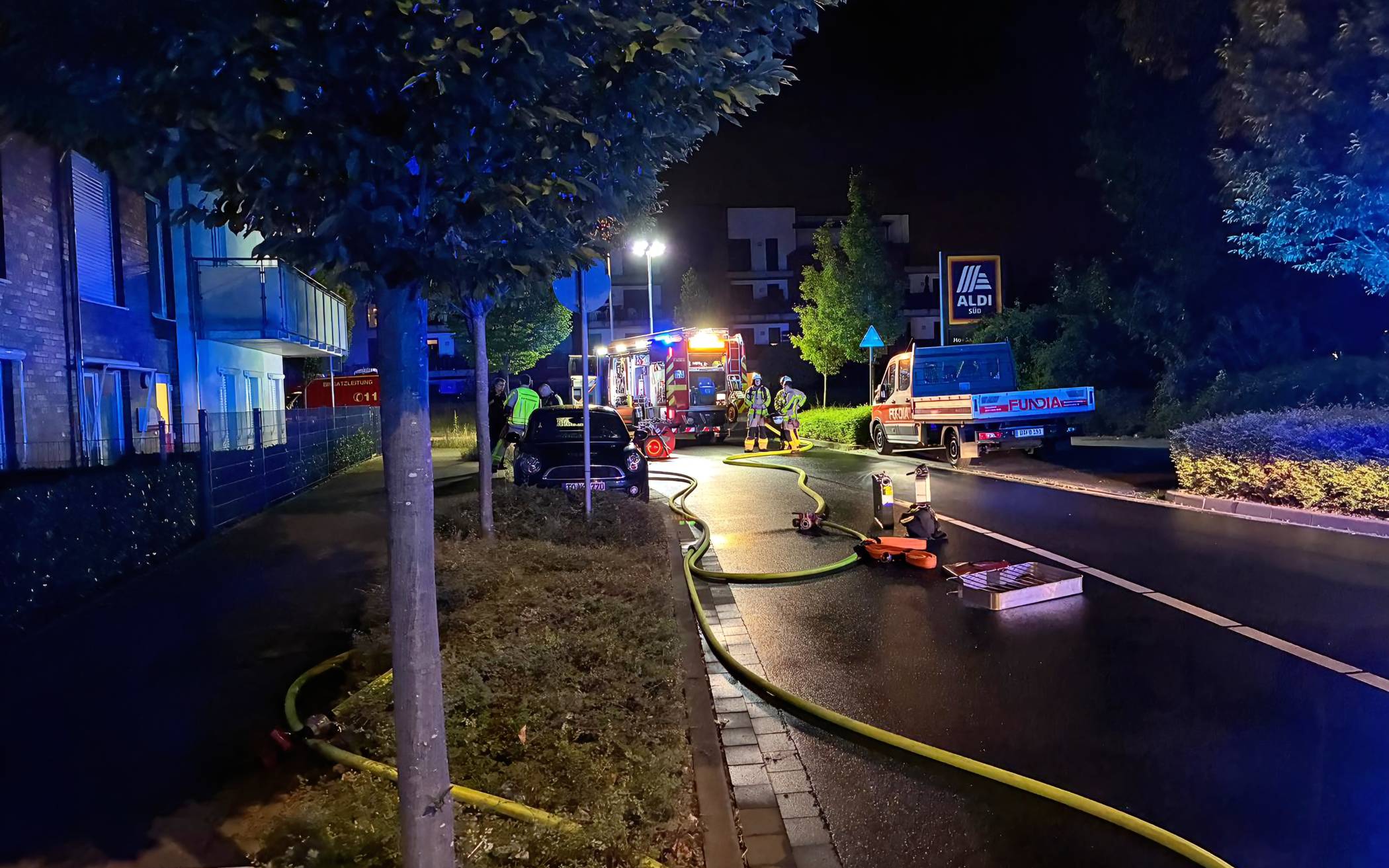 Die Feuerwehr Grevenbroich rückte am Samstagabend