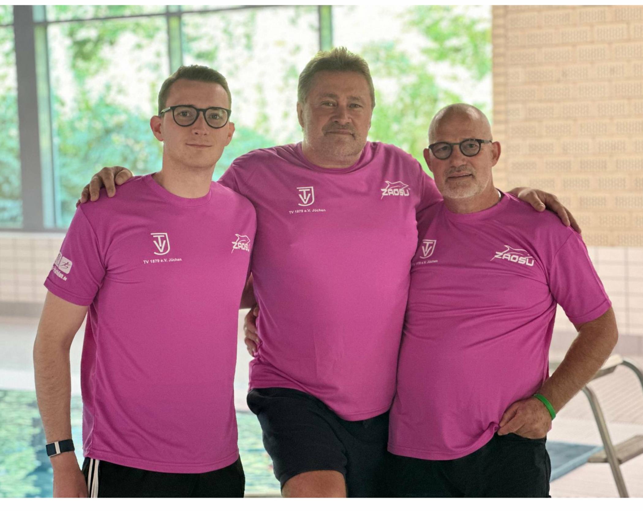  Von links: Marvin Müller, Abteilungsleiter Schwimmen, Bernd Lohr, 1. Vorsitzender TV Jüchen, und Inklusionscoach Dieter Polack freuen sich, dass das integrative Schwimmen so gut ankommt und hoffen, dass es noch weiter wächst. 