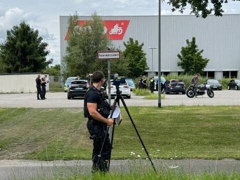 Polizei kontrolliert Tuner-Raser-Poser-Szene in Jüchen