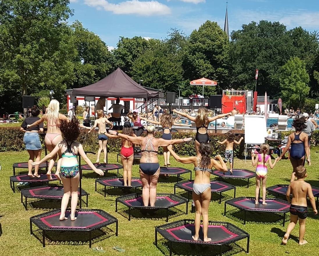 Beim Nachholtermin des Bedburger Freibadfestes „SBLASH“ warten zahlreiche Mitmachaktionen auf die Besucher