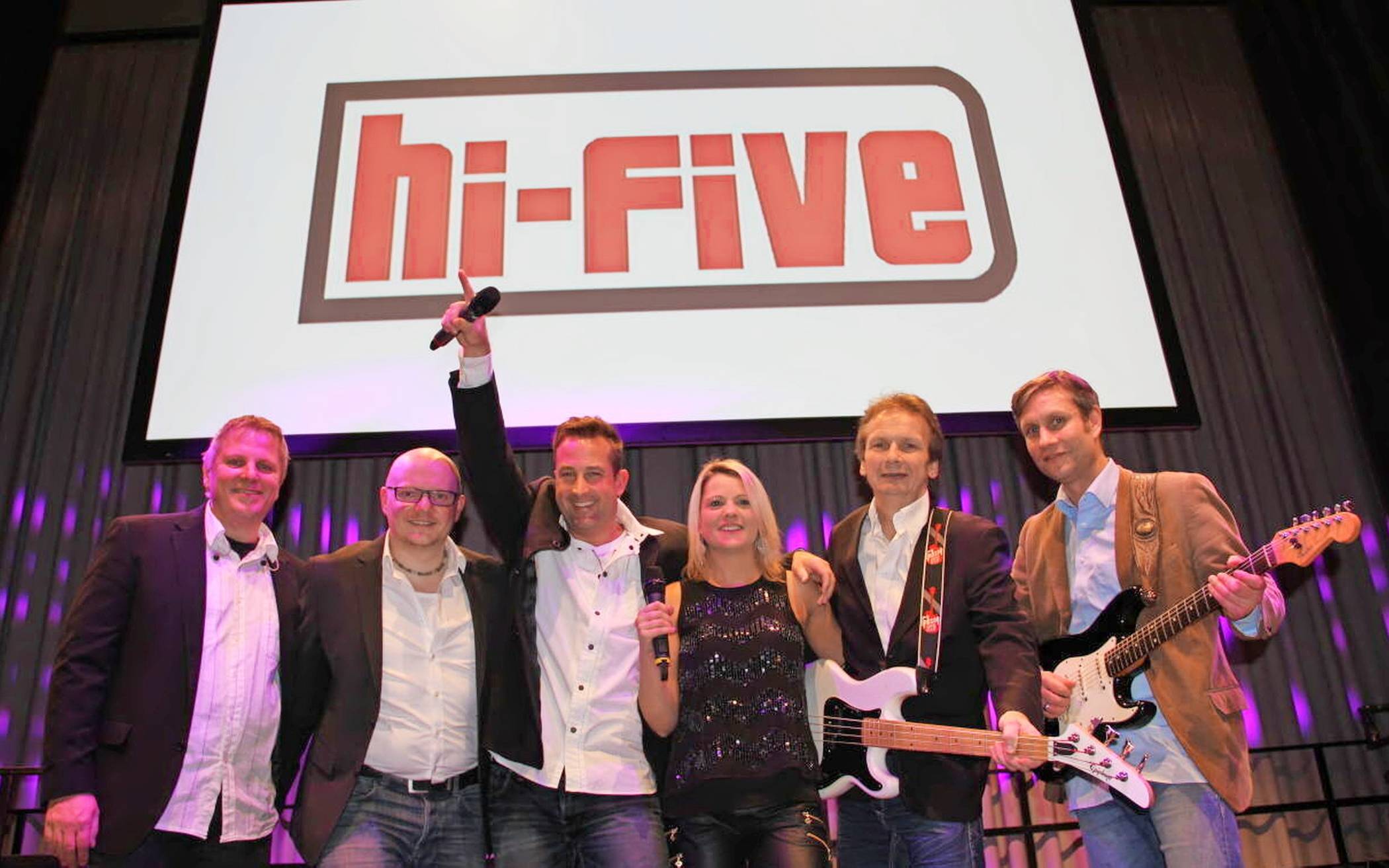 „Hi-Five“ bringt d ie besten Coversongs aus Rock, Pop, Disco und Schlager ... und jedes Festzelt zum Beben!
