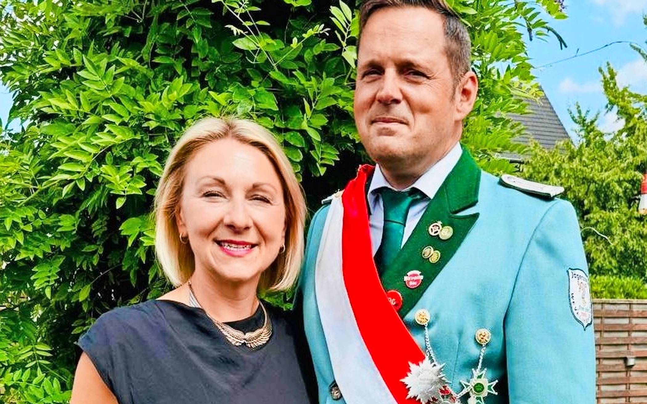 Tim und Johanna Weitz im feierlichen Ornat. Sie sehnen die Krönung herbei.