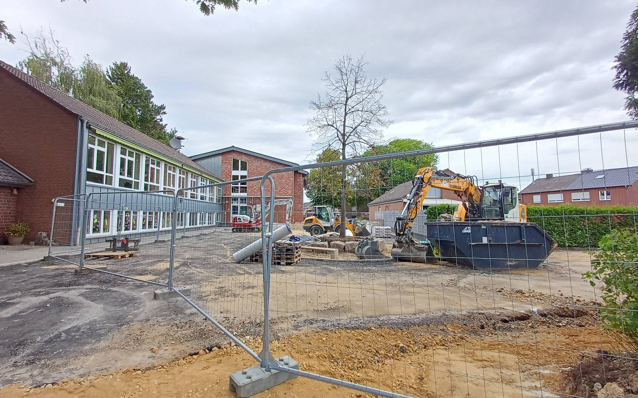 Baustelle Schulhof Lindenschule Gierath