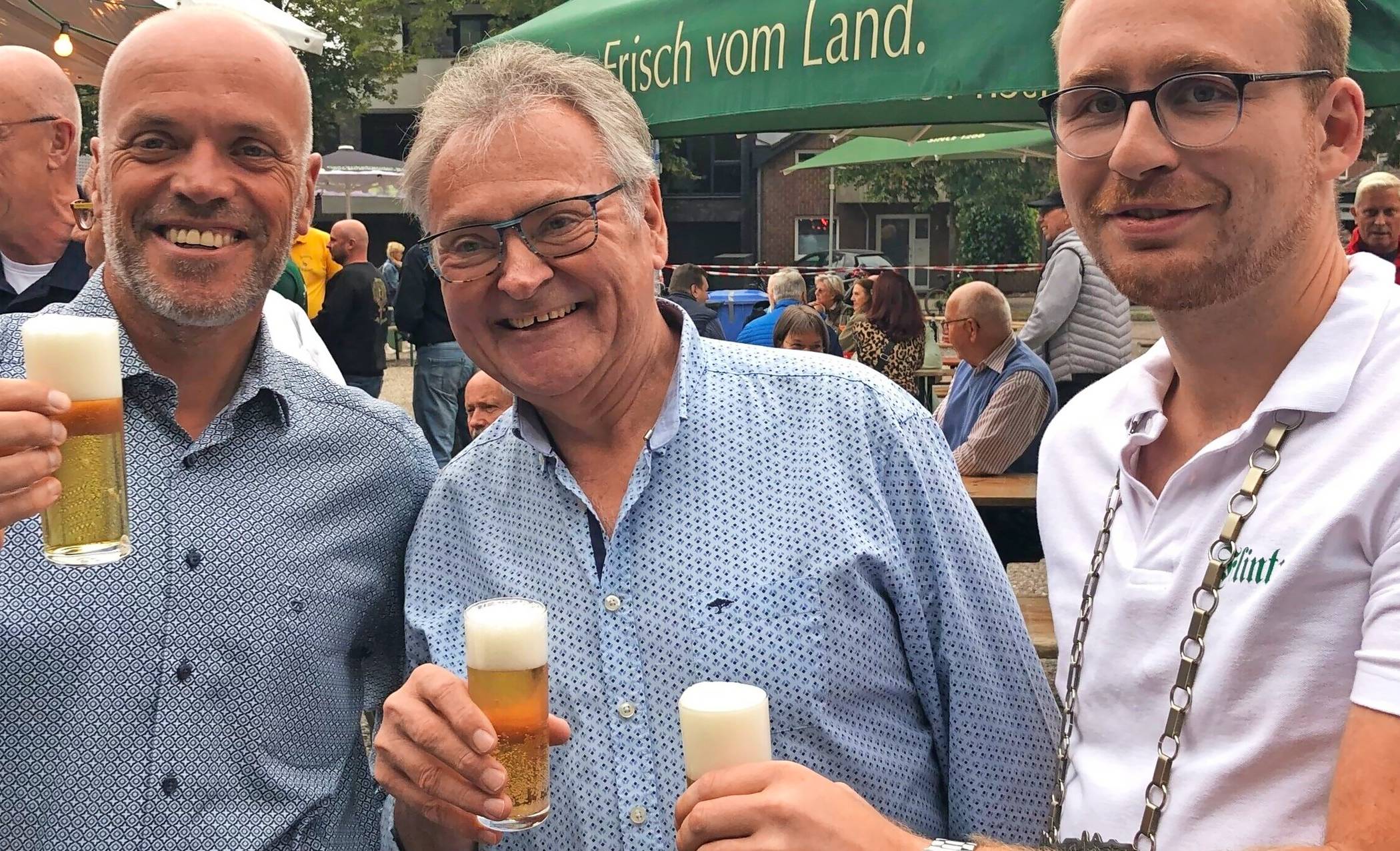  Am Ende können sich Bürgermeister, Präsident und Schützenkönig sowie alle Besucher über Frischgezapftes freuen. 