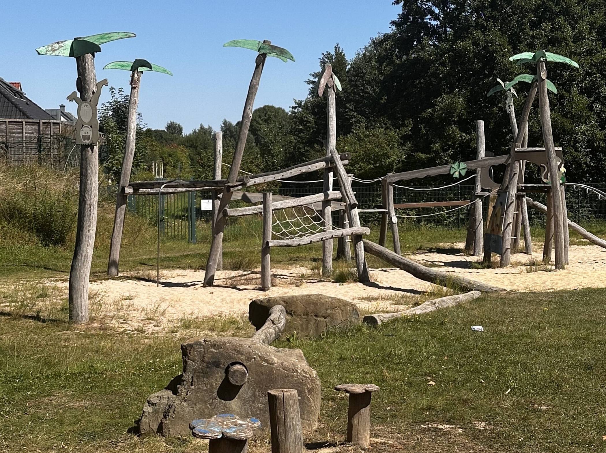  Der Spielplatz „Südseezauber“ im Auenfeld in Jüchen vor der Renovierung. 