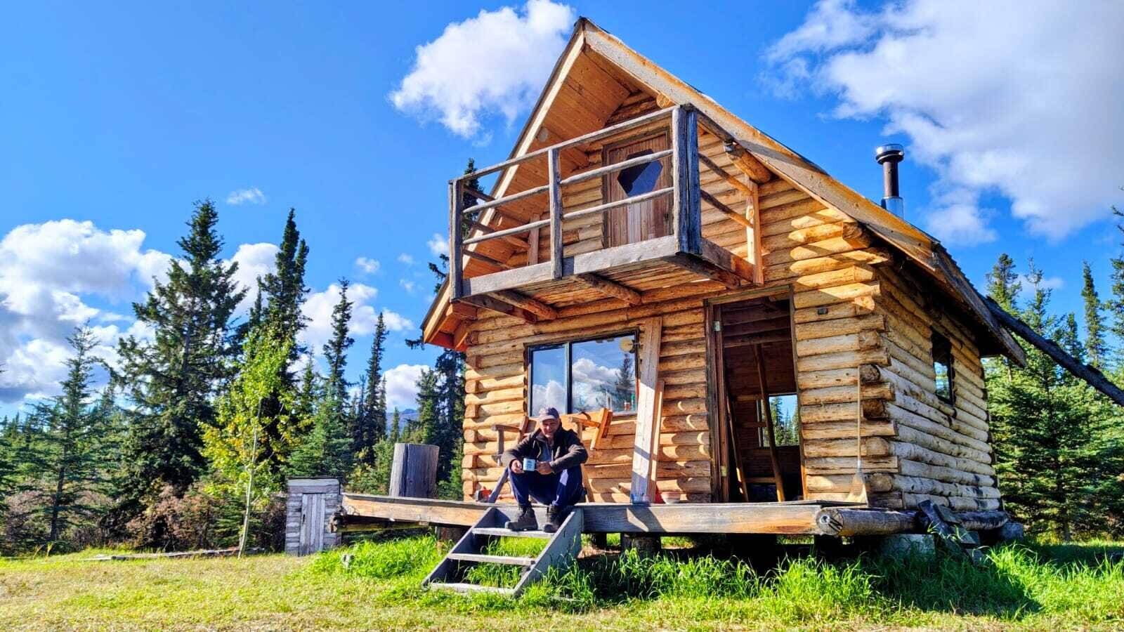  Die Hütte am Little Atlin Lake. 
