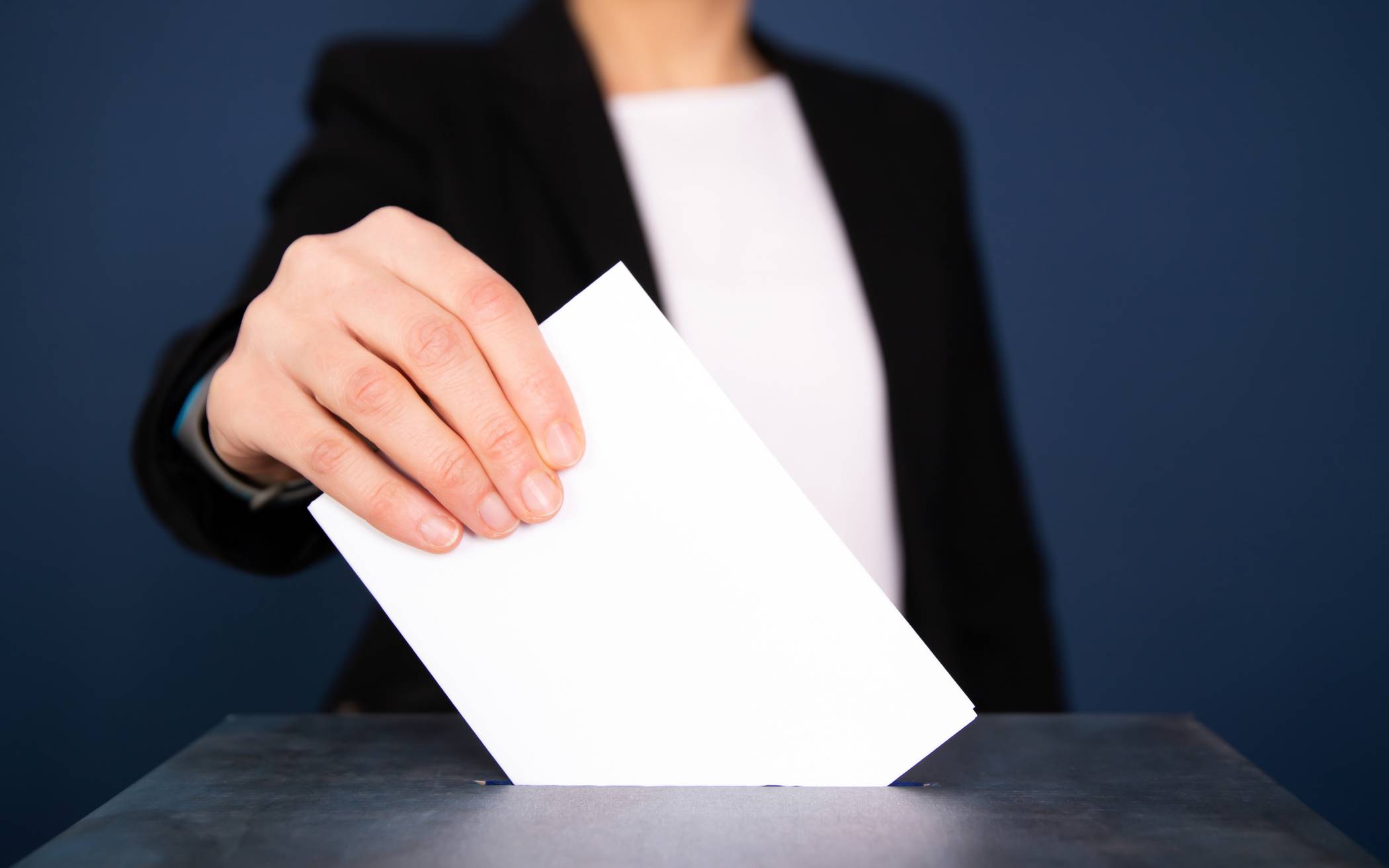 Alle wahlberechtigten Bürgerinnen und Bürger im