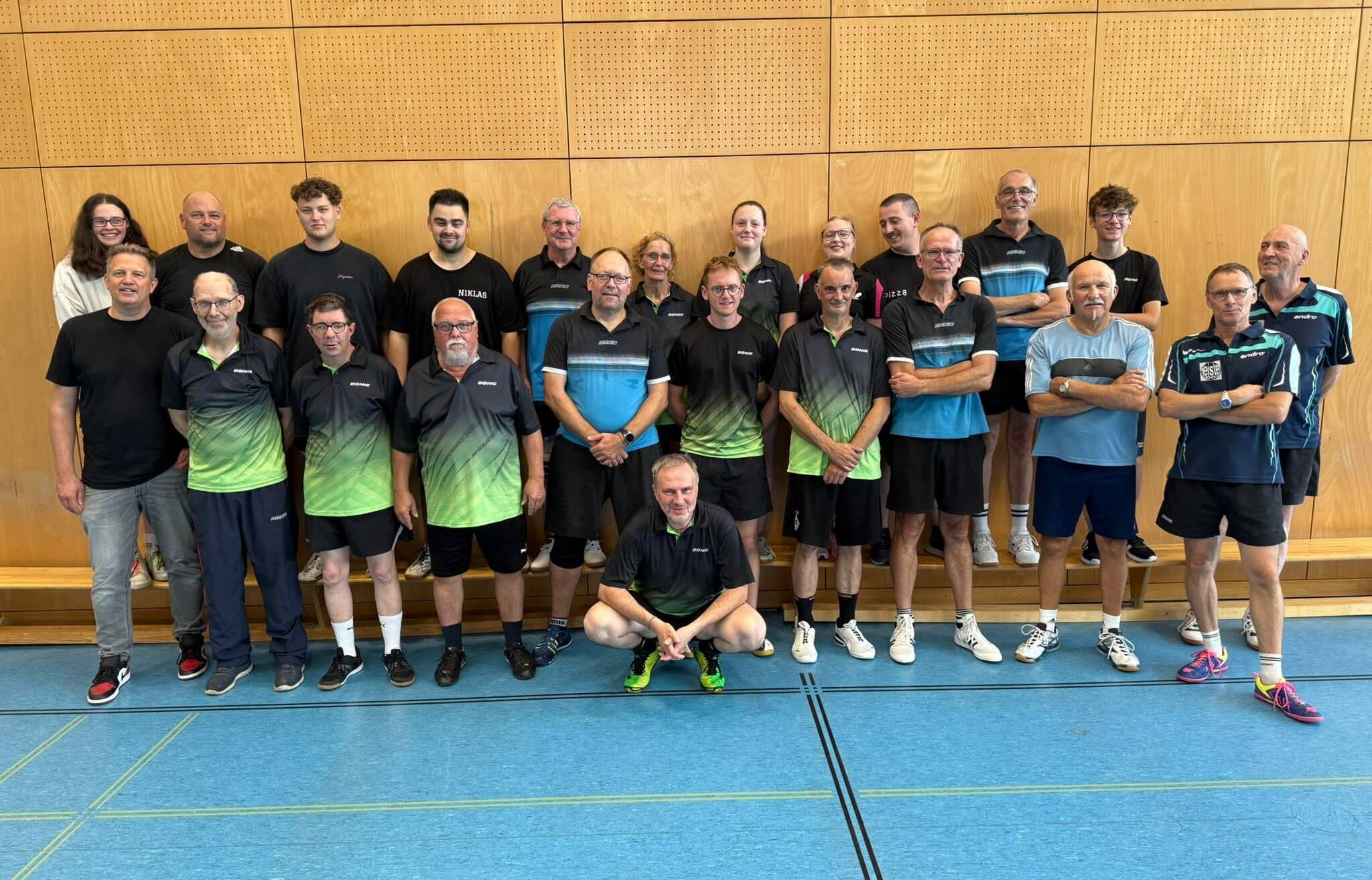Alle Beteiligten vor den Vereinsmeisterschaften. &#x21e5;Foto: