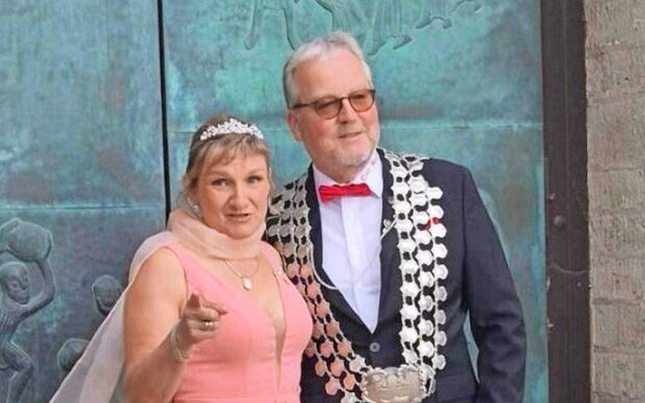 Das amtierende Klompenkönigspaar Stefan und Silke Hermanns steht fürs große Fest bereit.