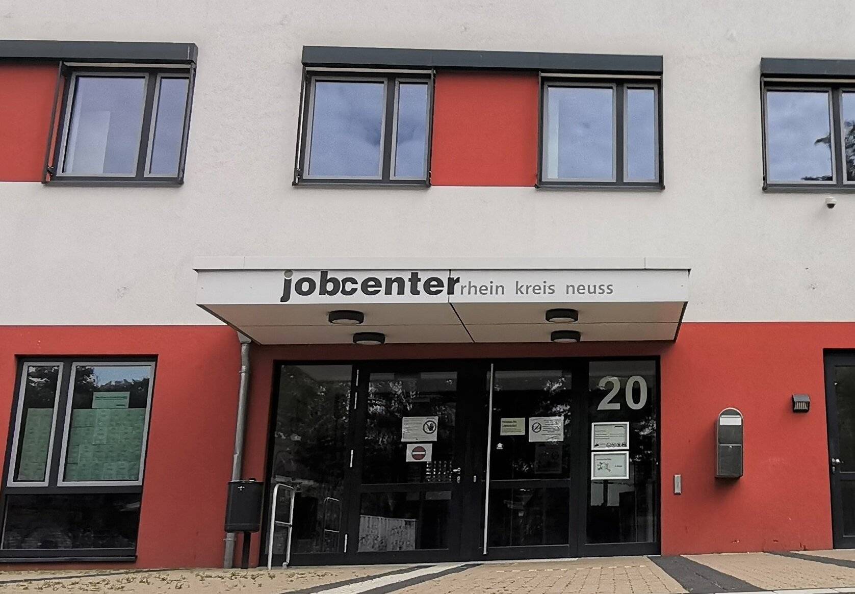  Nicht nur am Hauptsitz an der Karl-Arnold-Straße in Neuss ist das Jobcenter des Rhein-Kreises vertreten, sondern auch an sechs weiteren Standorten im Kreis. 