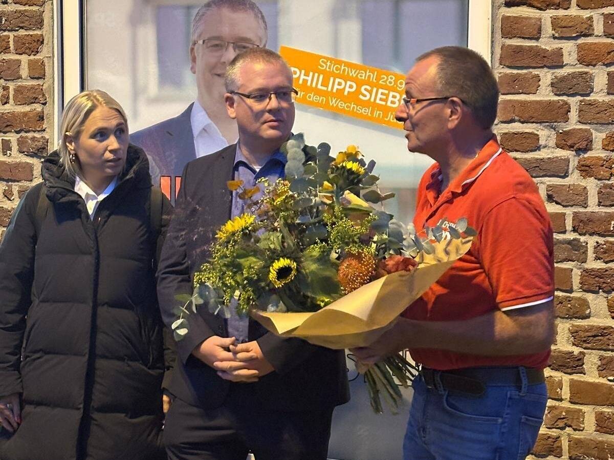 Gratulation nach der gewonnenen Stichwahl: Philipp