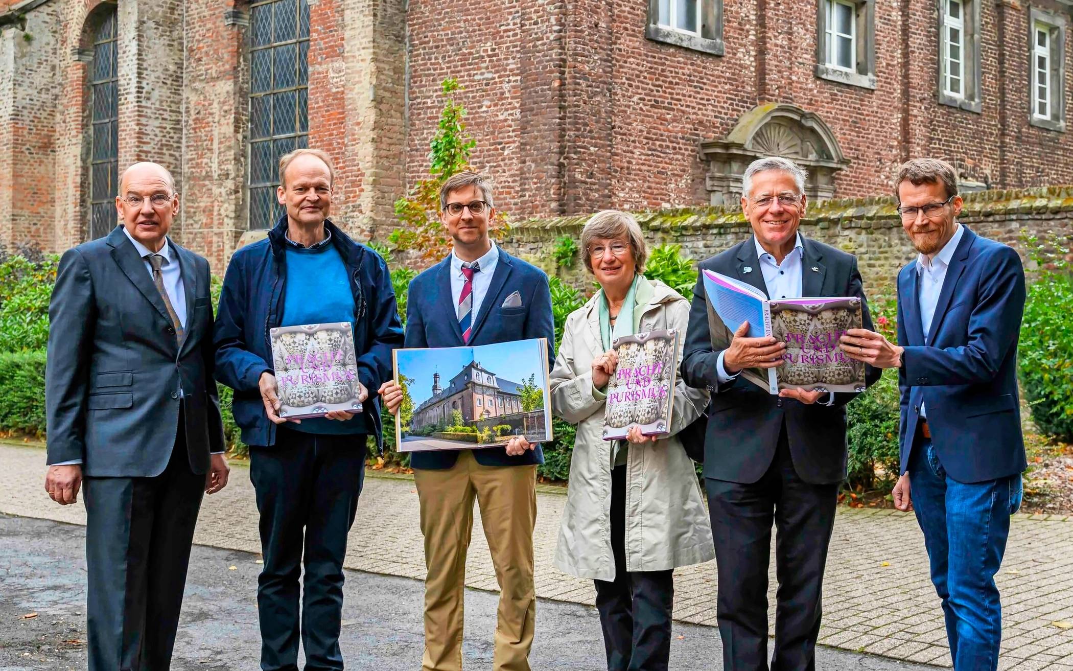 Neuer Kirchenband vorgestellt (von links): Tillmann Lonnes, Florian Monheim, Dr. Dennis Janzen, Beate Pricking, Landrat Hans-Jürgen Petrauschke und Dr. Stephen Schröder. Die Einzelheiten lesen Sie hier.