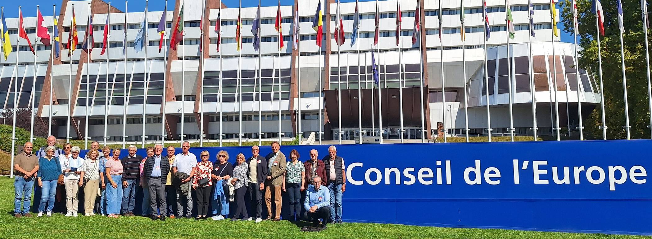  Die Gruppe vor dem Europarat. 
