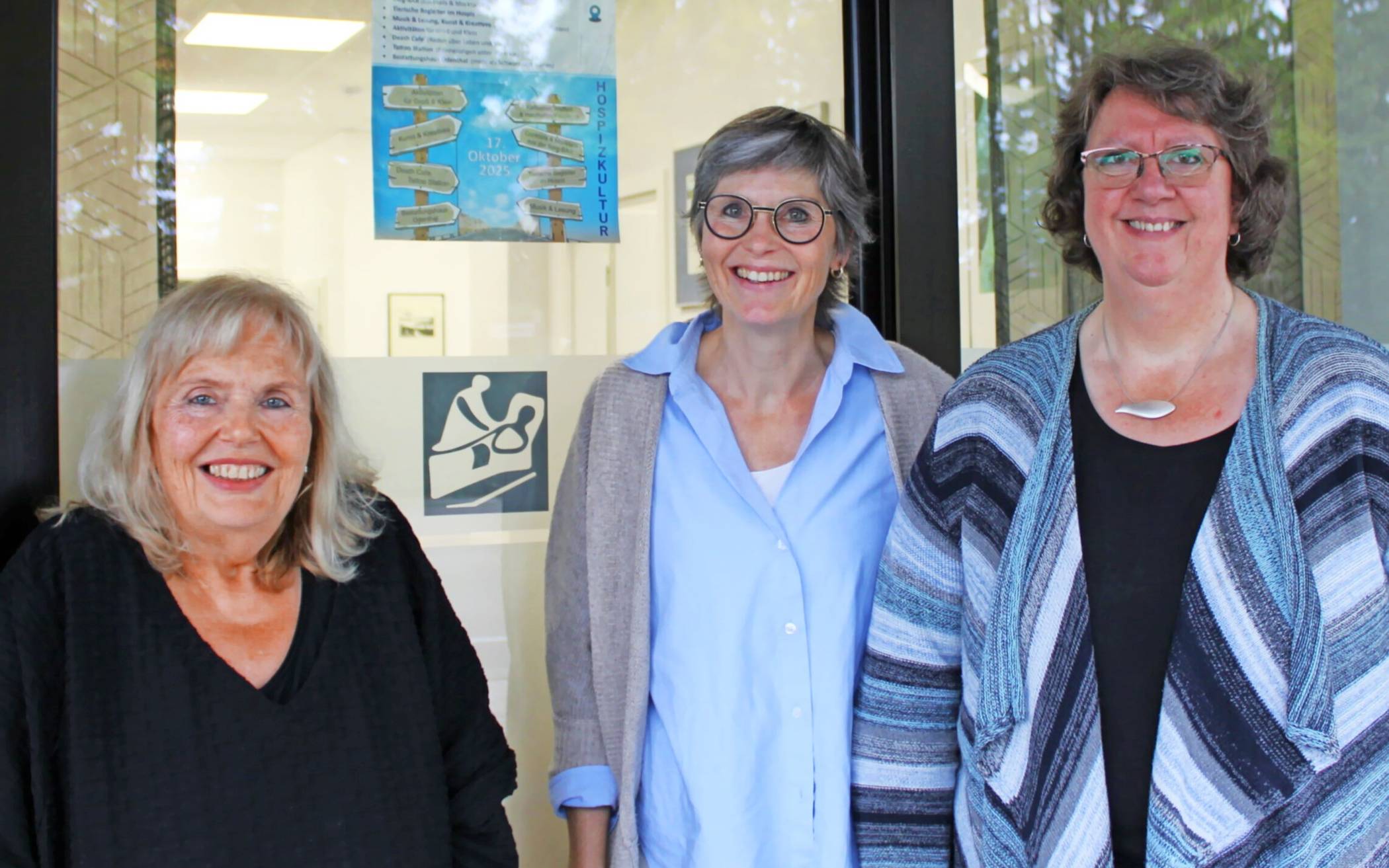 Sie sind Teil des Organisationsteams für die Veranstaltung „Hospizkultur im Rhein-Kreis Neuss“ (v.l.): Andrea Lißke (Hospizbewegung Kaarst), Hanni Engler (Ambulanter Hospizdienst Diakonie Rhein-Kreis Neuss) und Sabine Jäger-Hunecke (Jona-Hospizbewegung Region Grevenbroich).   