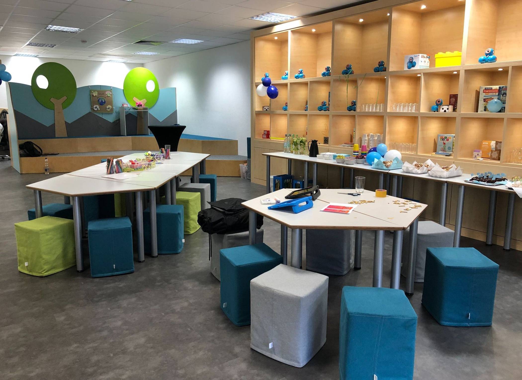  Das "TüftelLab" des Rhein-Kreises an der Krefelder Straße in Neuss: ein Ort für Kinder und Jugendliche zum praktischen Ausprobieren, kreativen Gestalten und gemeinsamen Tüfteln 