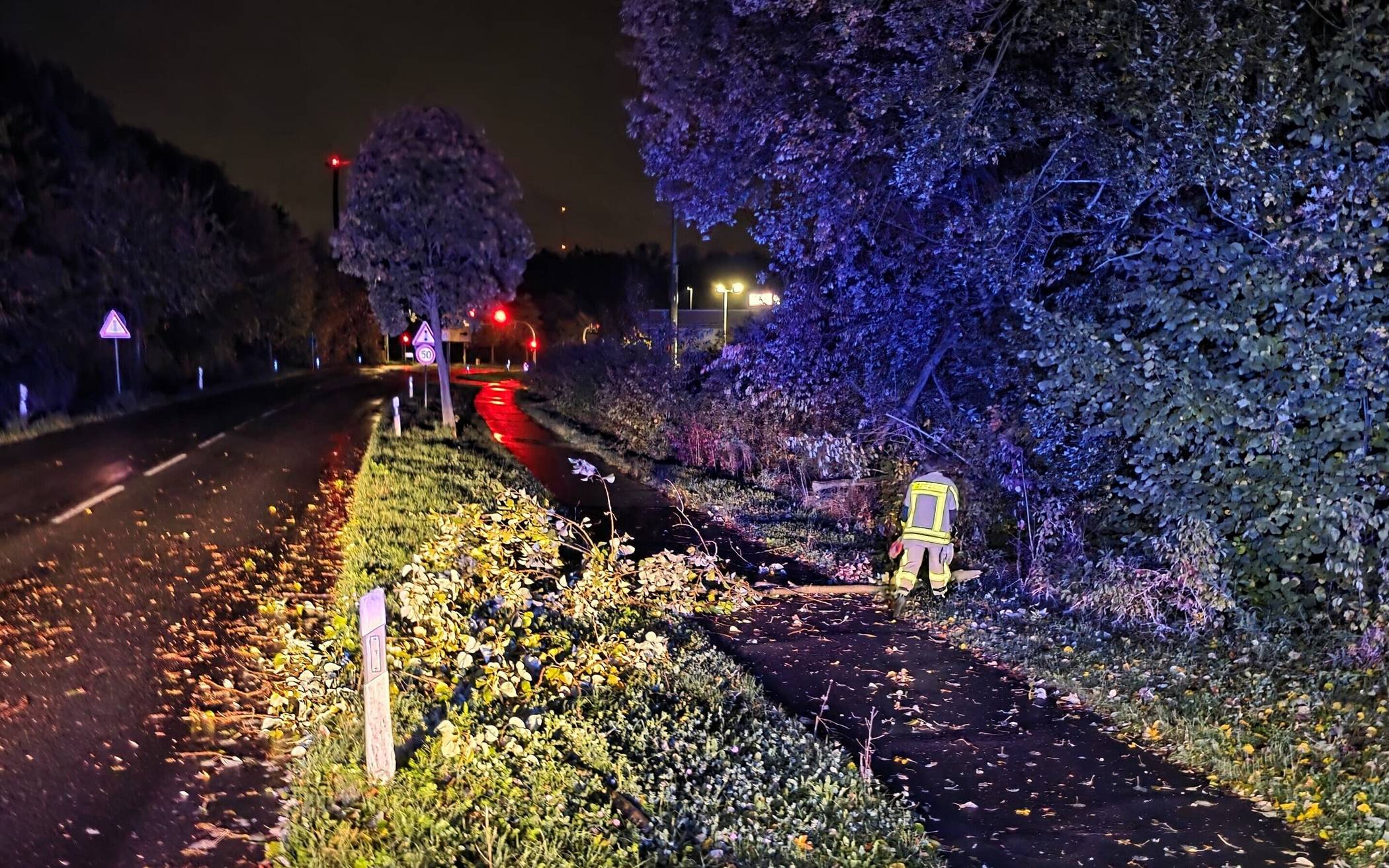 Stürmisches Wetter beschert Feuerwehr Grevenbroich sechs Einsätze im Stadtgebiet