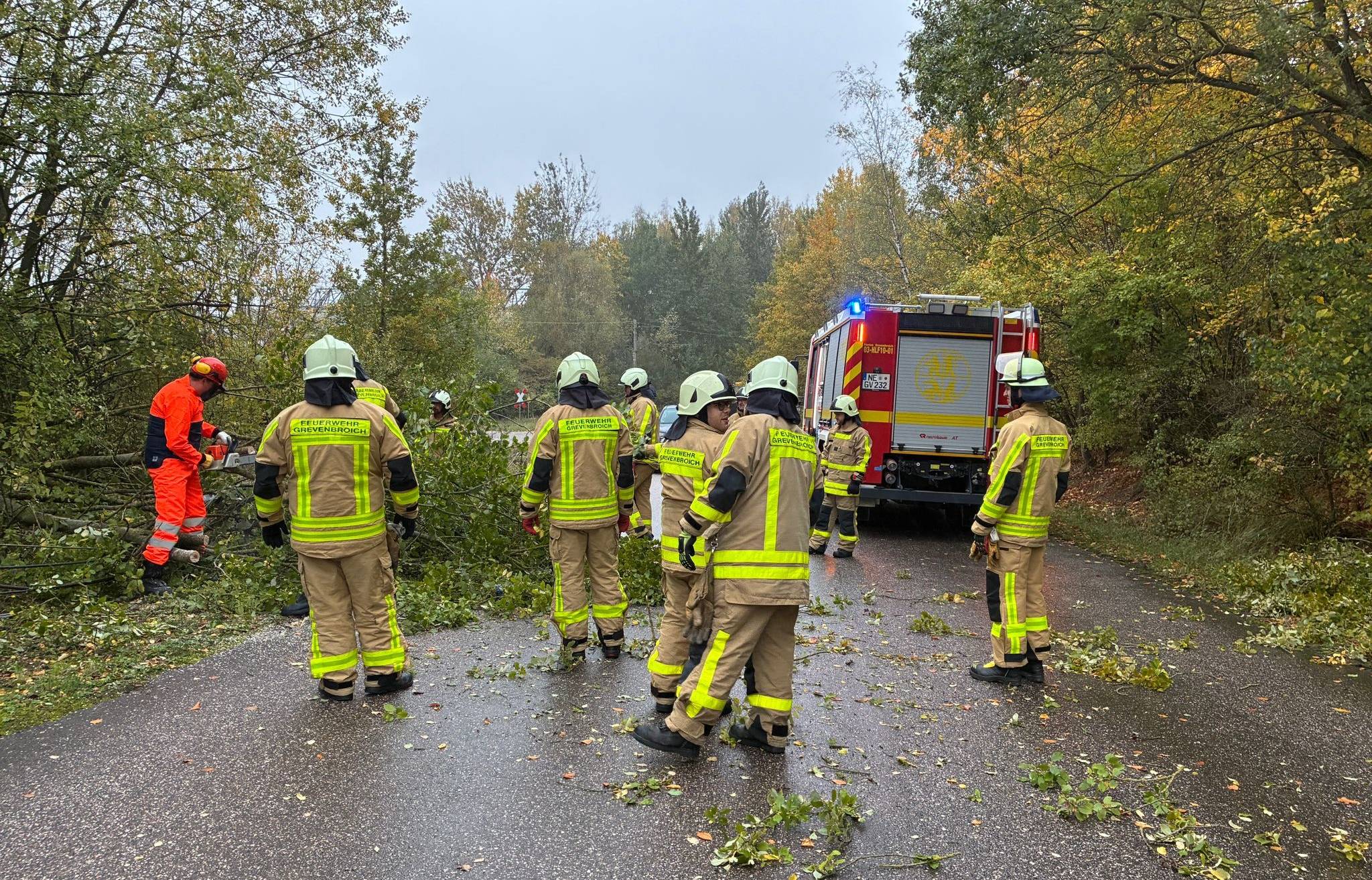 Stürmisches Wetter beschert Feuerwehr Grevenbroich sechs Einsätze im Stadtgebiet