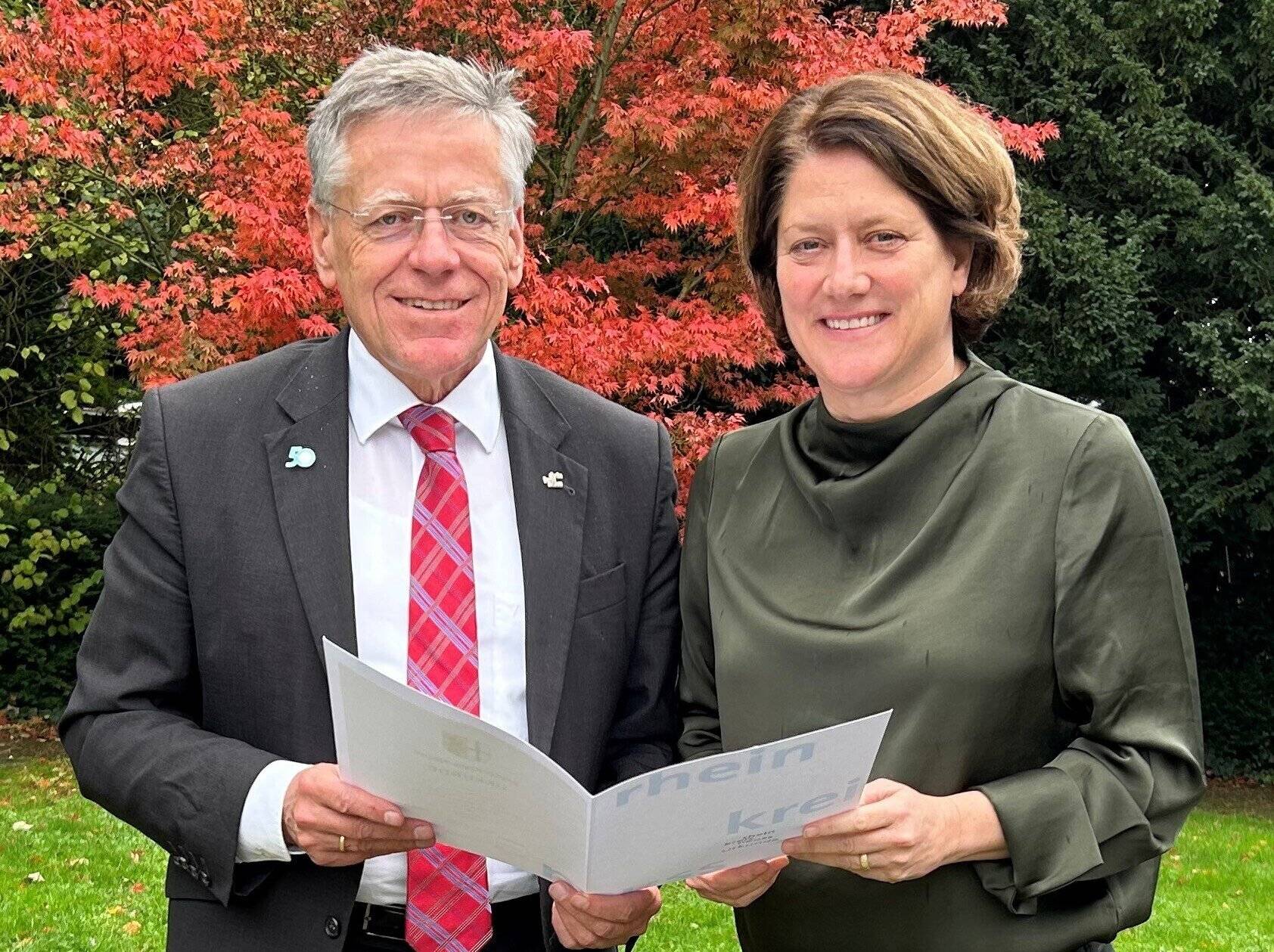 Landrat Hans-Jürgen Petrauschke hat Katharina Reinhold