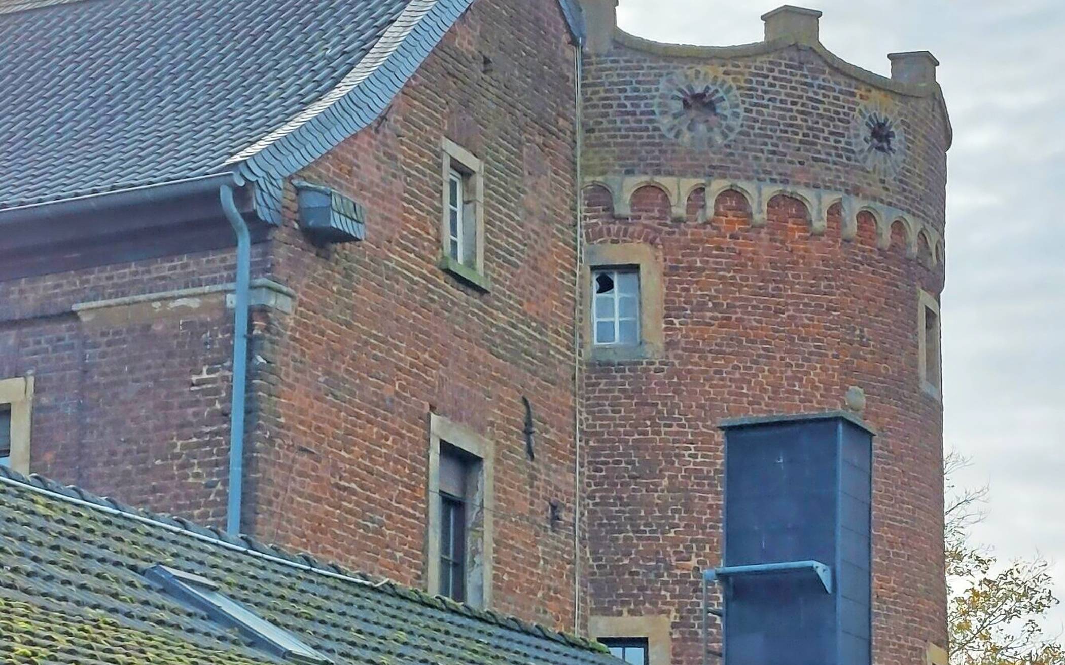  Ein Blick auf das Haupthaus von Haus Neuenhoven. 