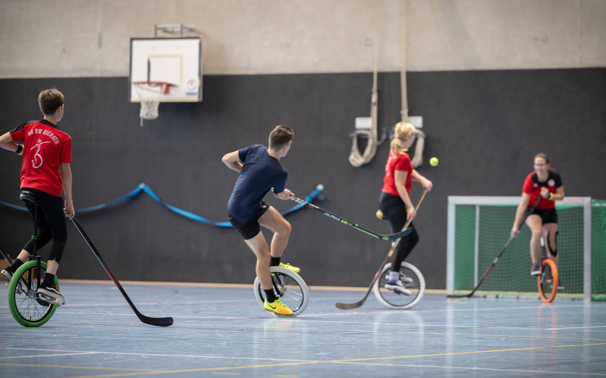 Gurkentruppe der SG Gierath beim Einradhockey-Turnier in Wuppertal