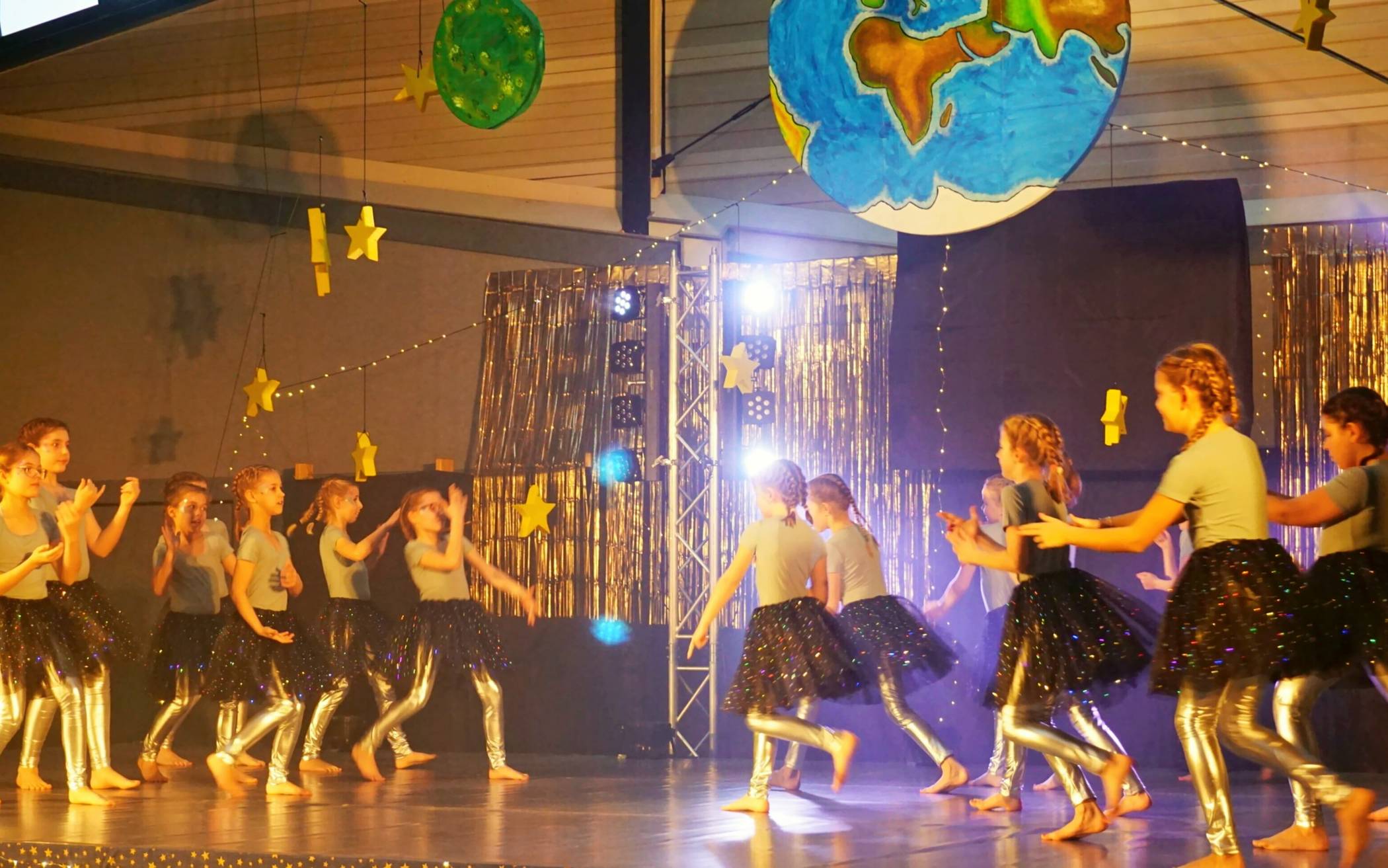  Für die Musicals legen sich die Tänzerinnen immer mächtig ins Zeug.   