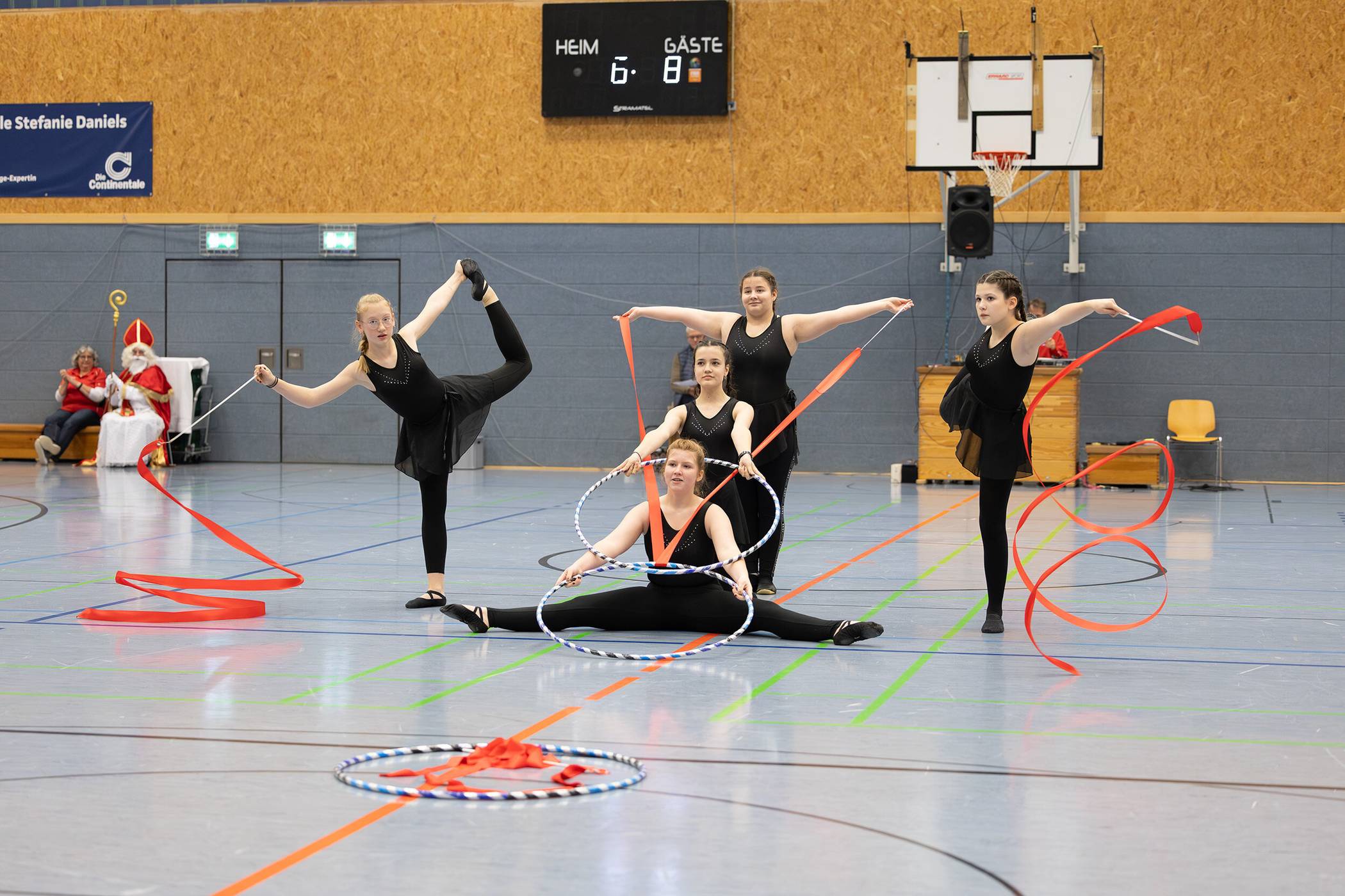  Jahr für Jahr, wie hier 2024, präsentieren die Abteilungen tolle Showeinlagen bei der Nikolausfeier.  