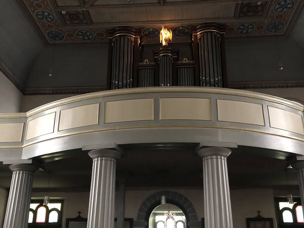 Warum die Orgelbühne wie das Brandenburger Tor aussieht