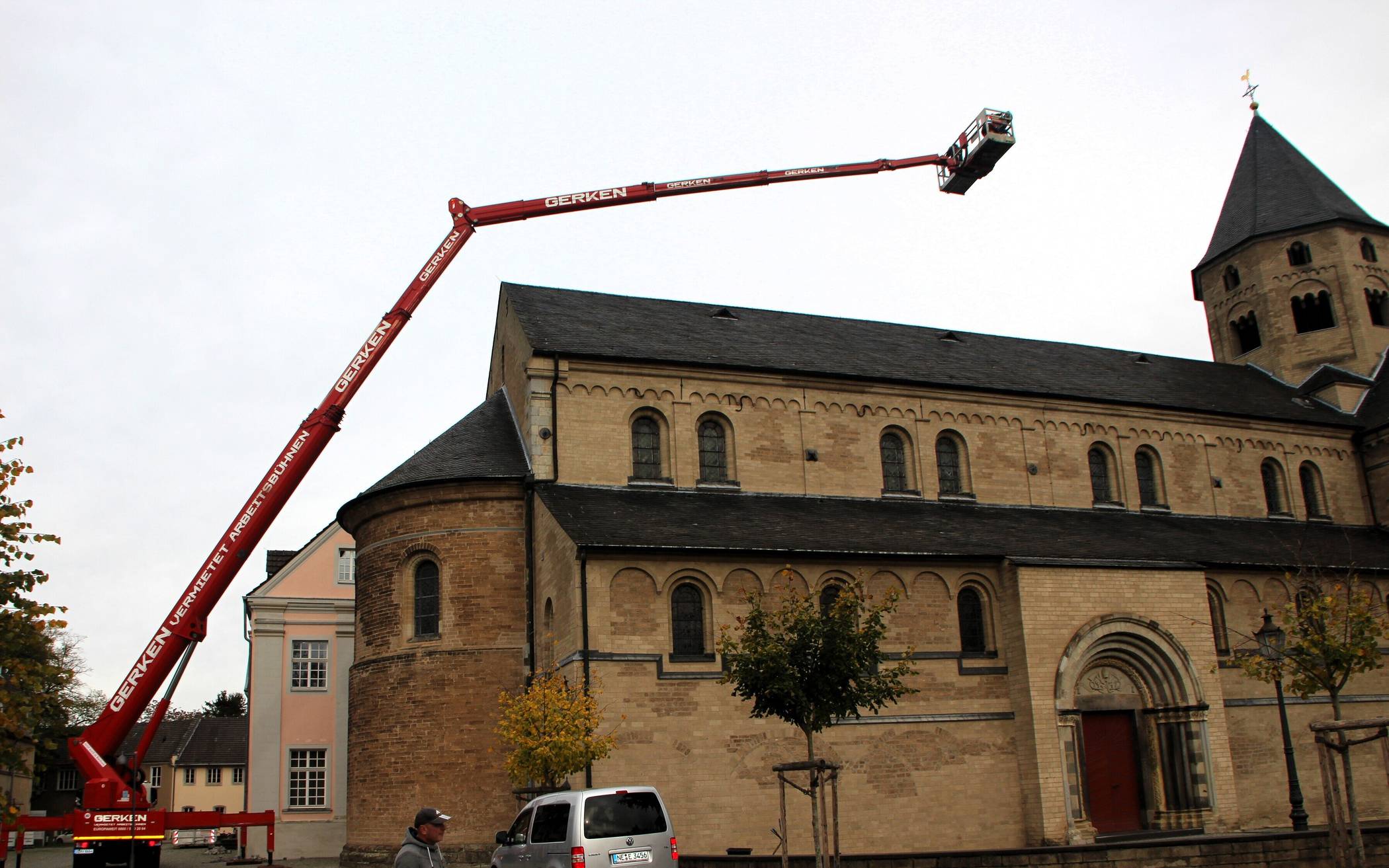 Die Fotos zeigen den Spezialkran am