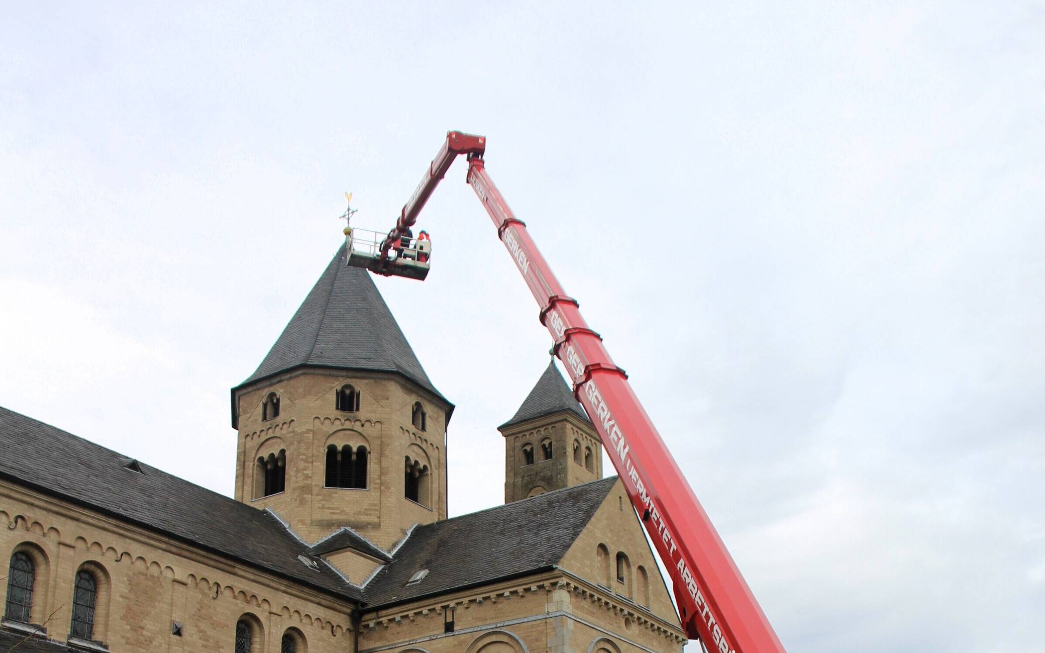 Schieferdach der Basilika Knechtsteden erfolgreich saniert